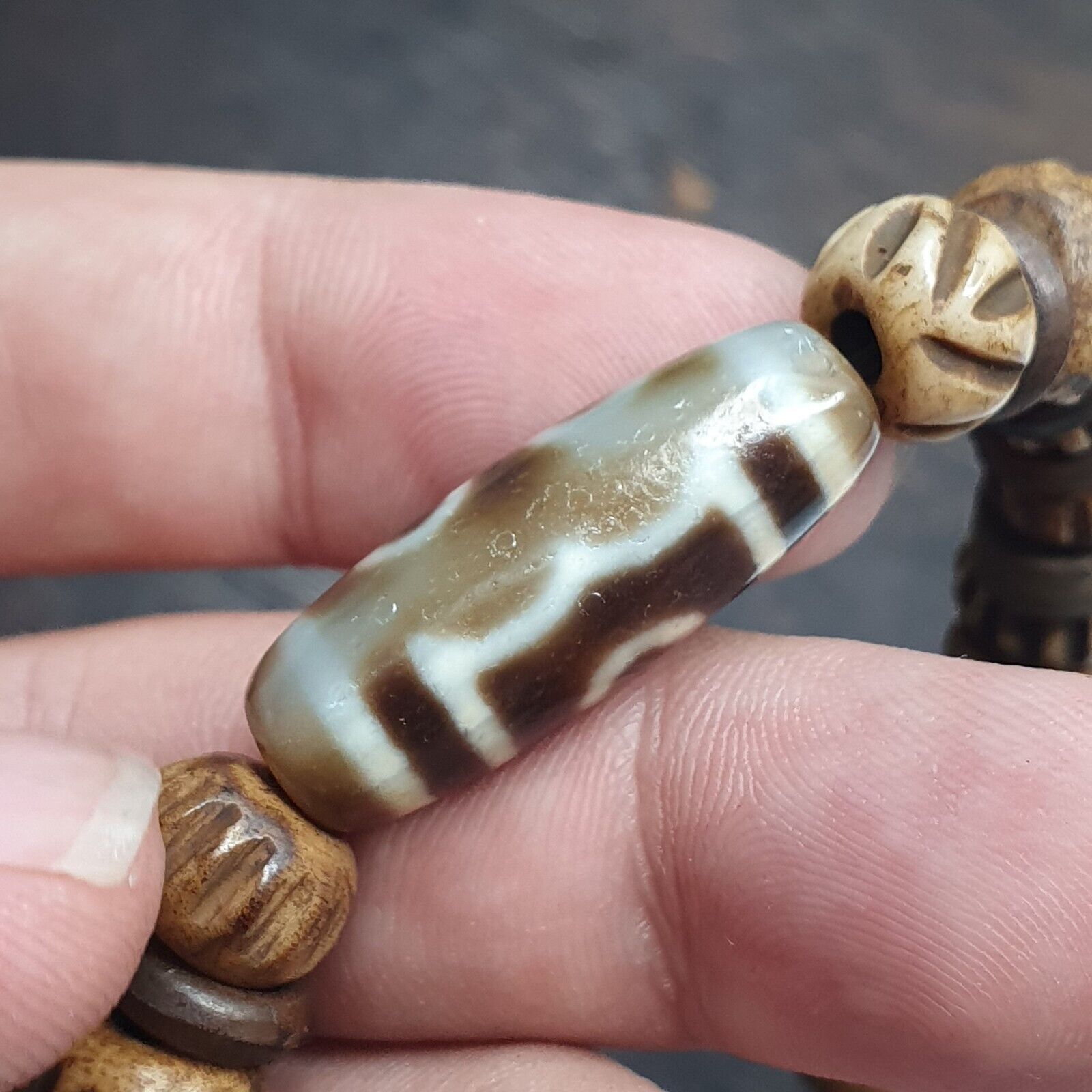 Protective Tibetan 3 Eyes and Lines Agate Dzi Bead Amulet carving beads Bracelet