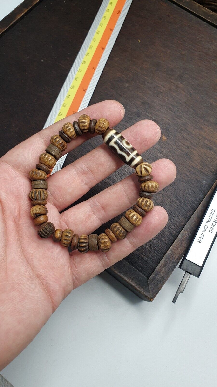 Protective Tibetan 3 Eyes and Lines Agate Dzi Bead Amulet carving beads Bracelet