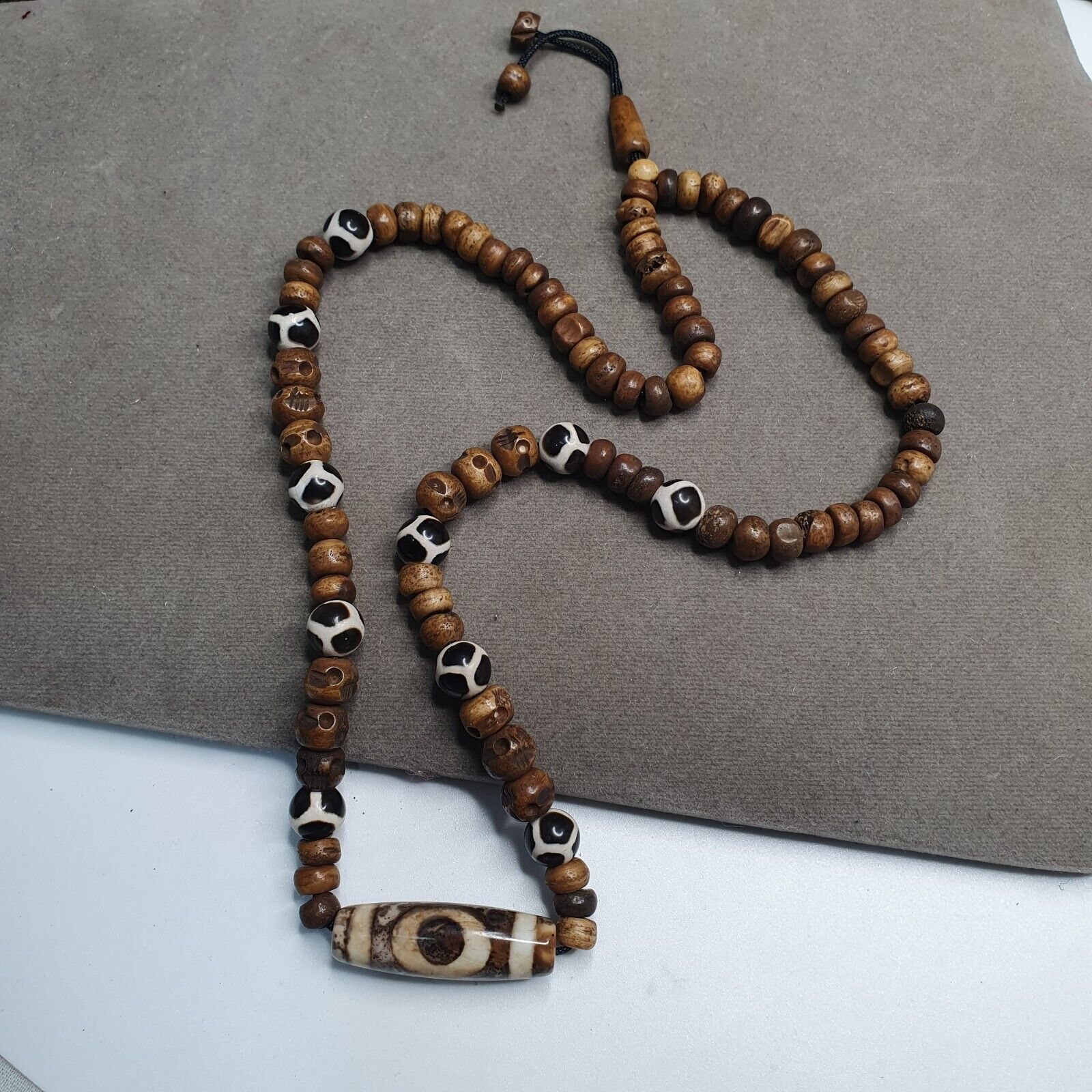 Tibetan Eyes Agate Dzi Bead Amulet with carving beads Necklace