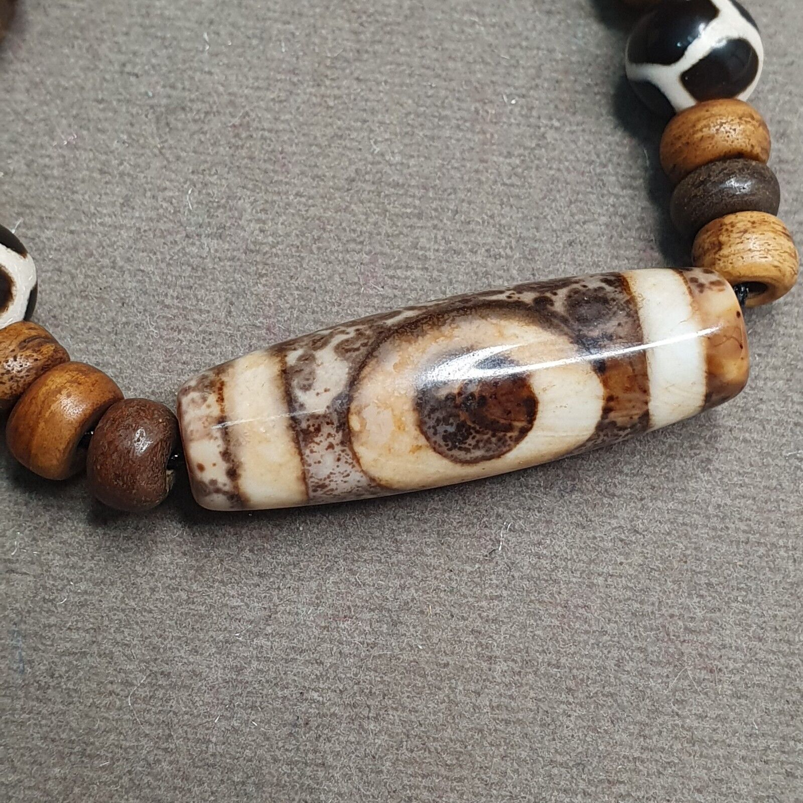 Tibetan Eyes Agate Dzi Bead Amulet with carving beads Necklace