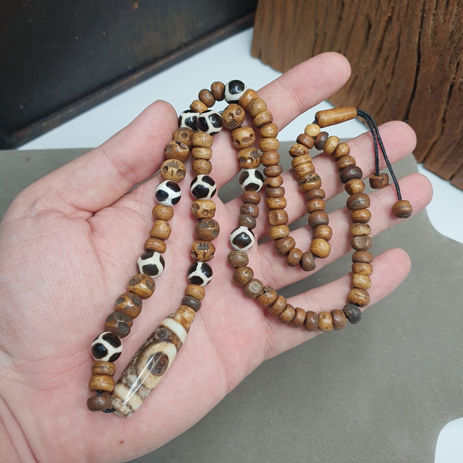 Tibetan Eyes Agate Dzi Bead Amulet with carving beads Necklace