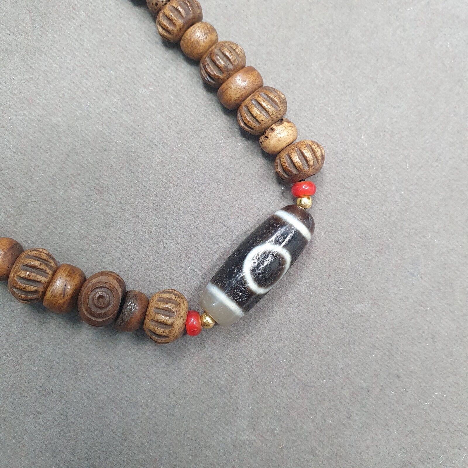 Tibetan 1Circle Eyes 1Aquare Eye Agate Dzi Bead Amulet with carving Necklace