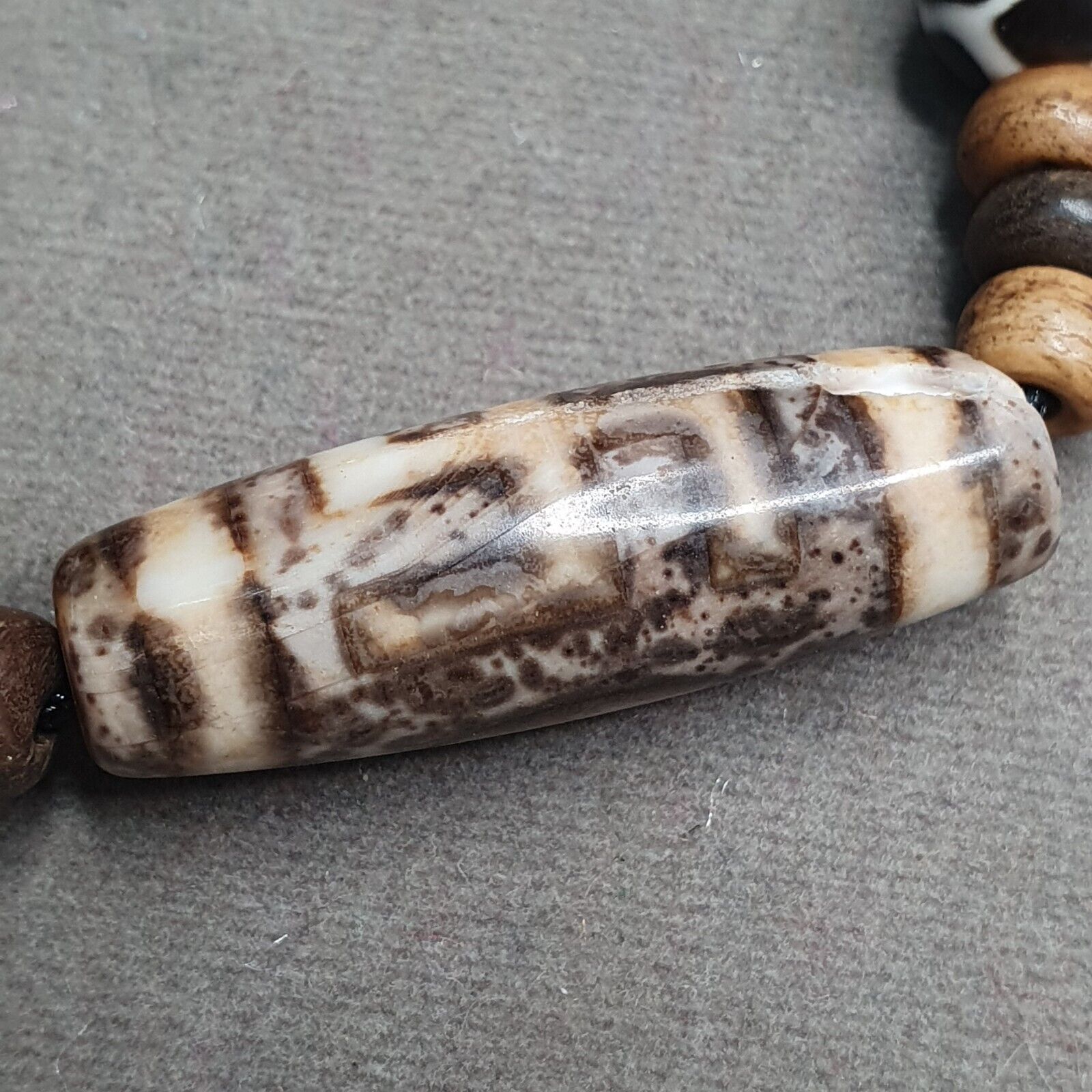Tibetan Eyes Agate Dzi Bead Amulet with carving beads Necklace