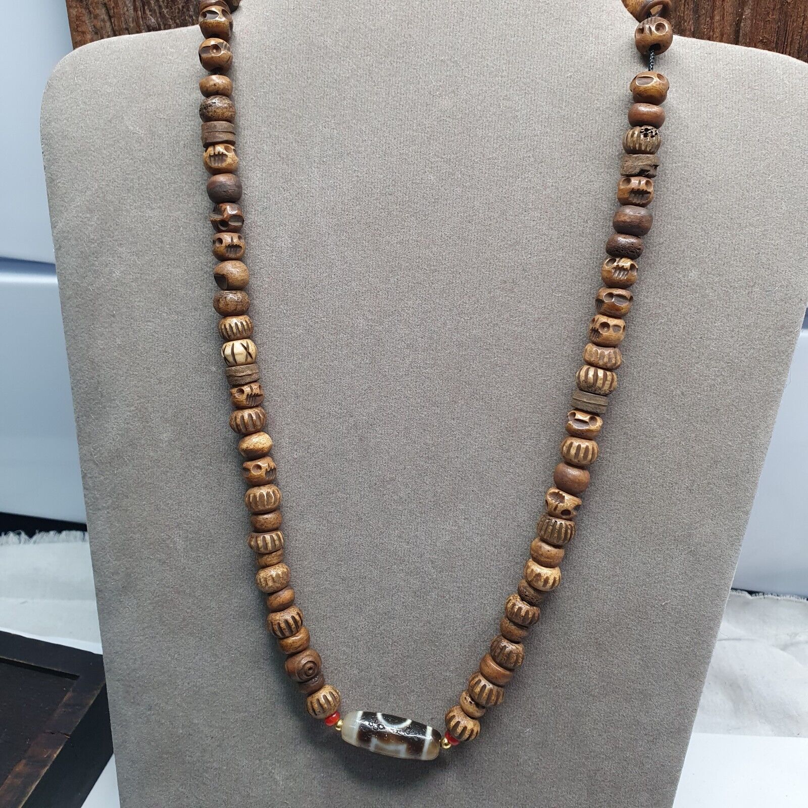 Tibetan 1Circle Eyes 1Aquare Eye Agate Dzi Bead Amulet with carving Necklace