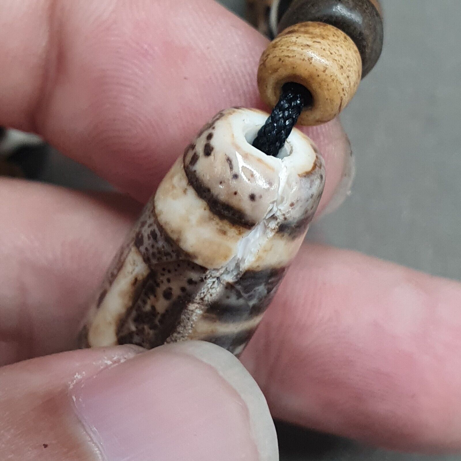 Tibetan Eyes Agate Dzi Bead Amulet with carving beads Necklace