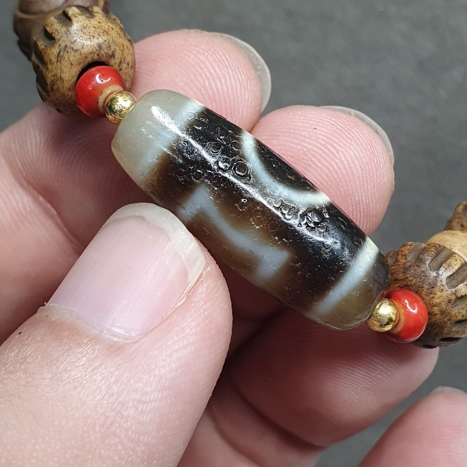 Tibetan 1Circle Eyes 1Aquare Eye Agate Dzi Bead Amulet with carving Necklace