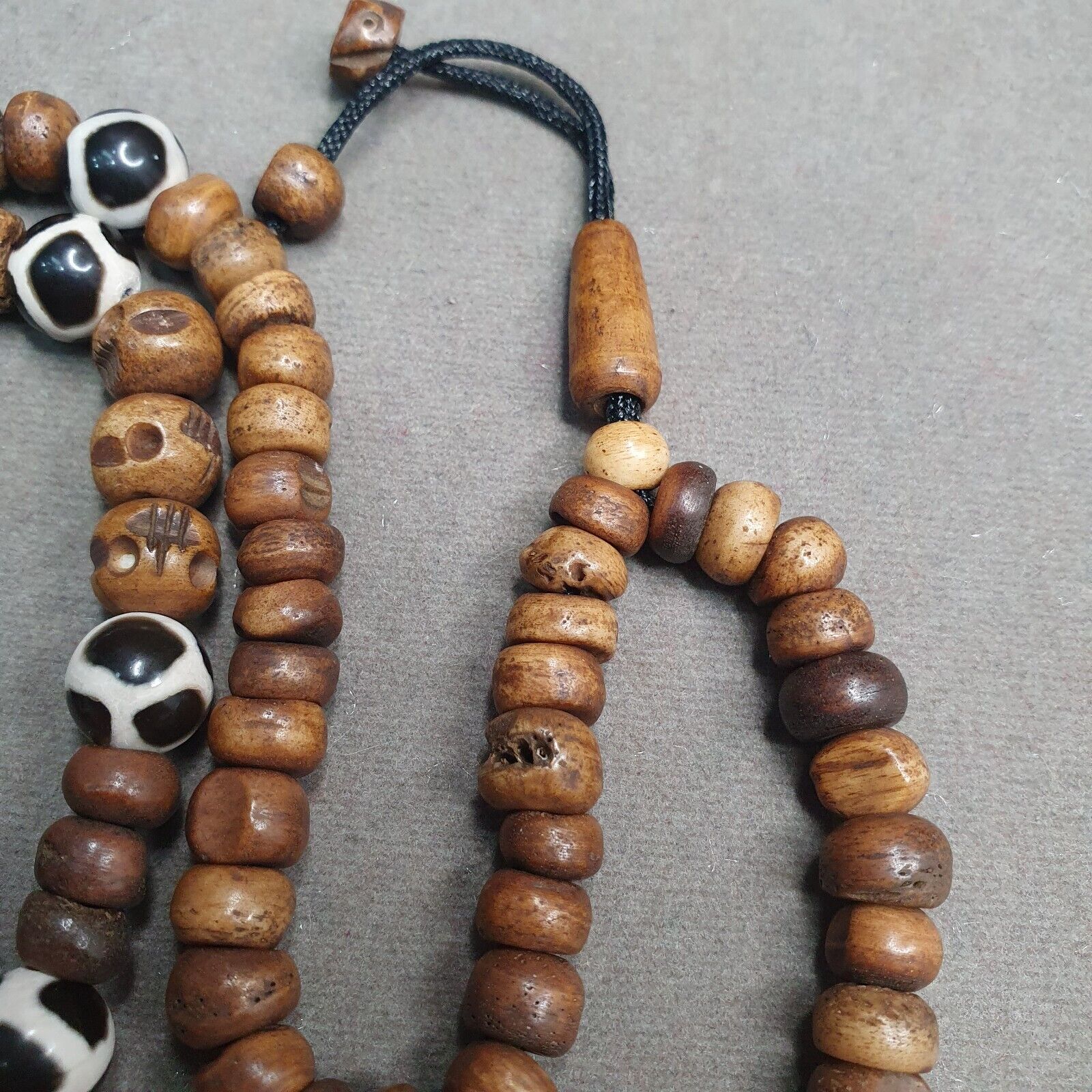 Tibetan Eyes Agate Dzi Bead Amulet with carving beads Necklace
