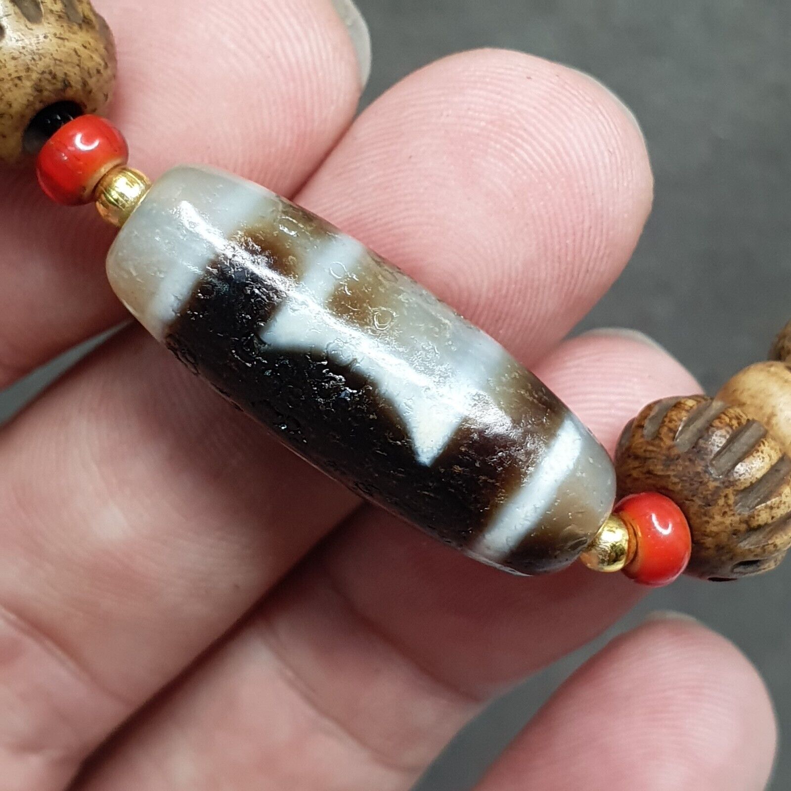 Tibetan 1Circle Eyes 1Aquare Eye Agate Dzi Bead Amulet with carving Necklace