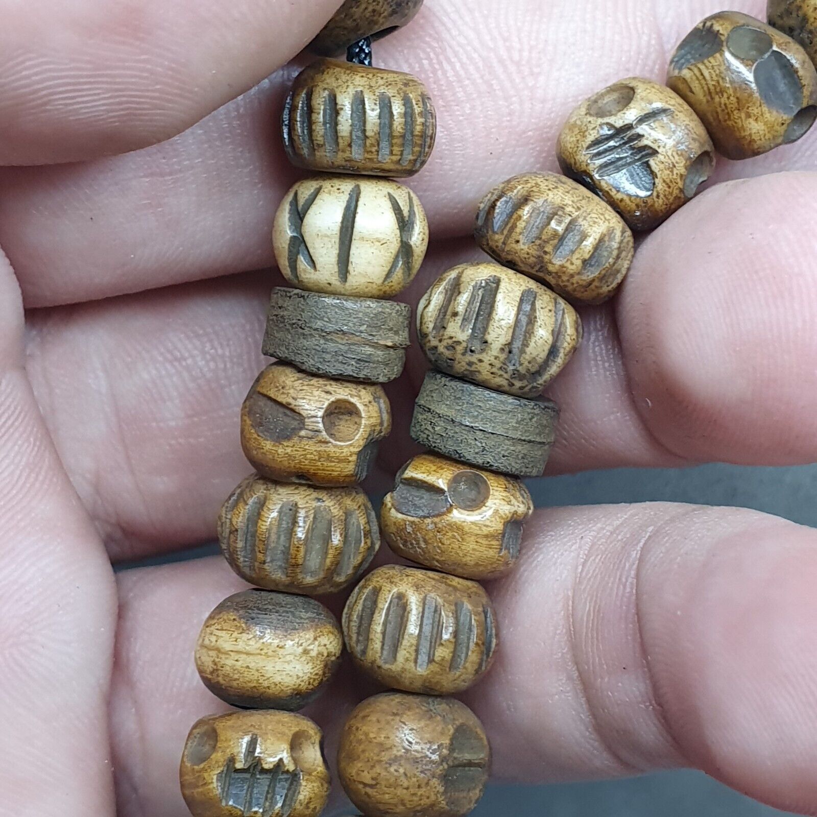 Tibetan 1Circle Eyes 1Aquare Eye Agate Dzi Bead Amulet with carving Necklace