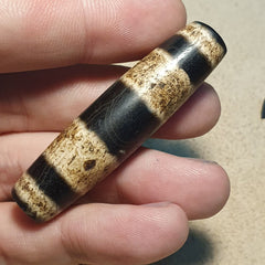 Antique Old Tibetan 3 Lines Agate stone Dzi Bead Amulet 58.9mm Rare finds.