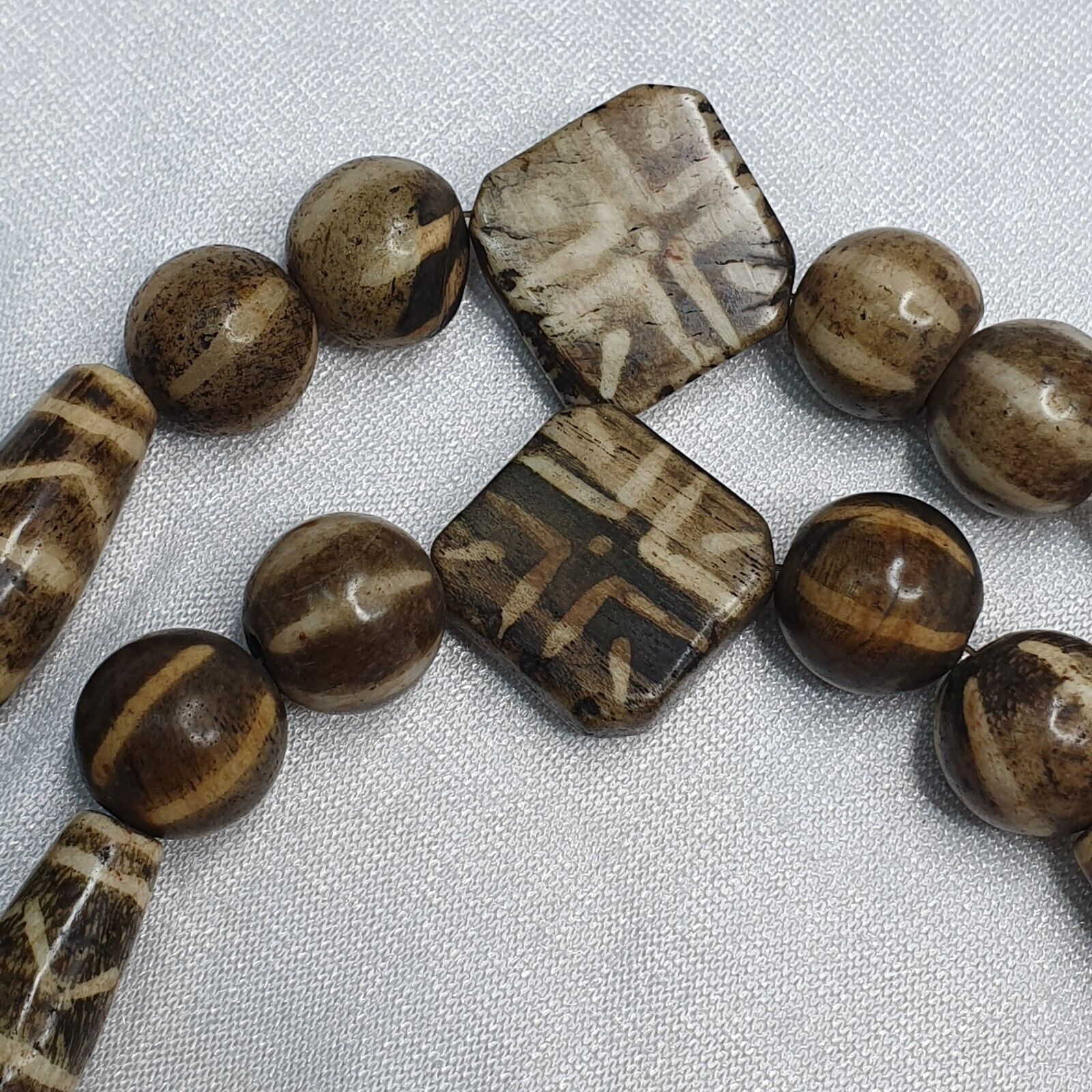 RARE Very Old PUMTEK BEADS Necklace Palmwood Great Patterns