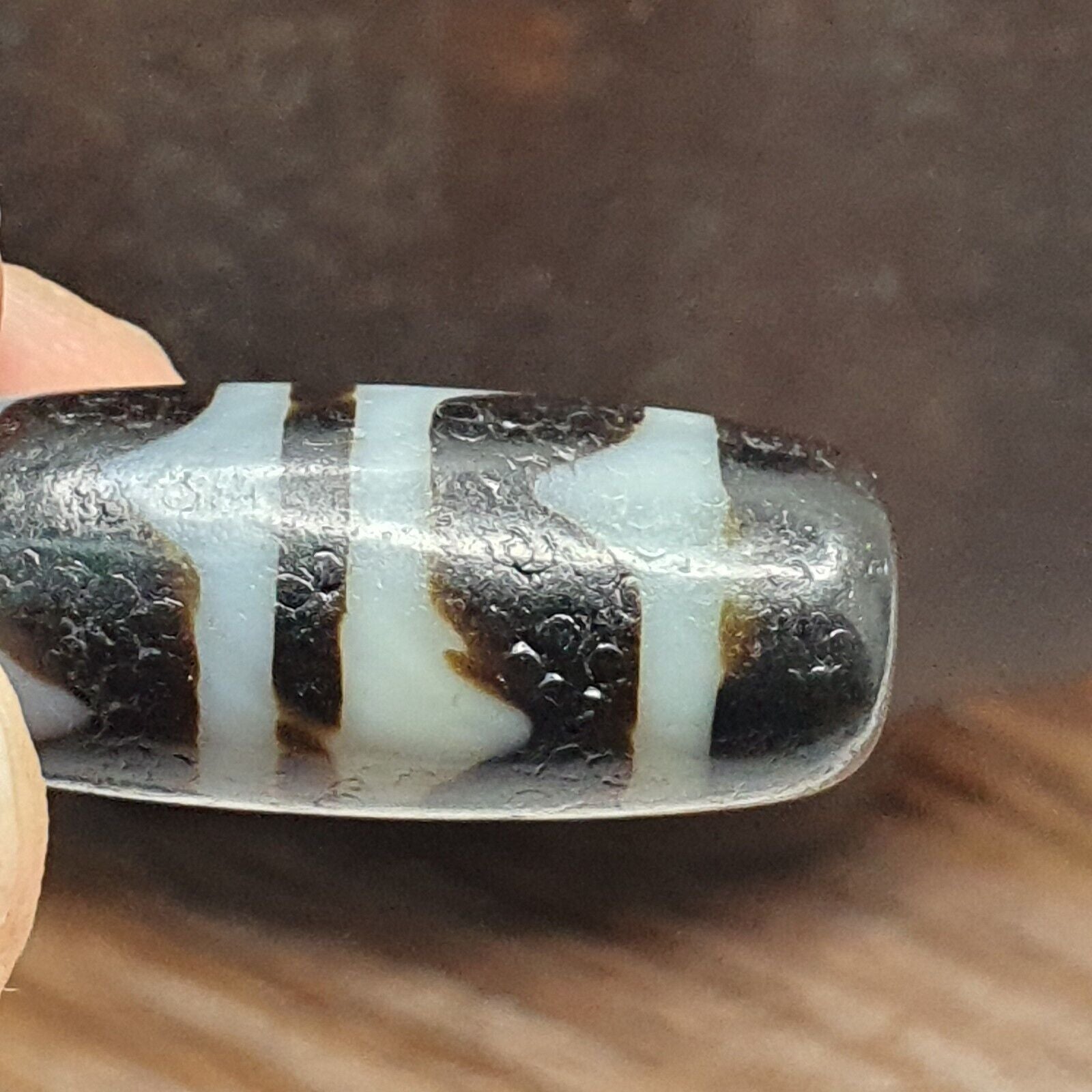 STB-2 HIMALAYAN Indo Tibetan Rusted Double Side Zigzag pattern Agate bead