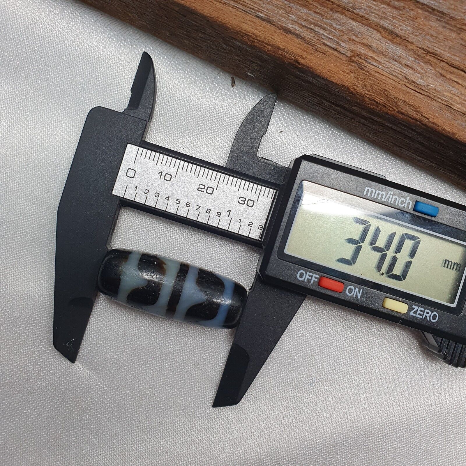 STB-2 HIMALAYAN Indo Tibetan Rusted Double Side Zigzag pattern Agate bead