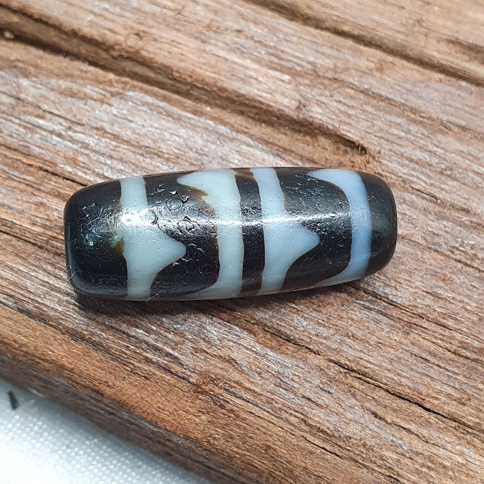 STB-2 HIMALAYAN Indo Tibetan Rusted Double Side Zigzag pattern Agate bead