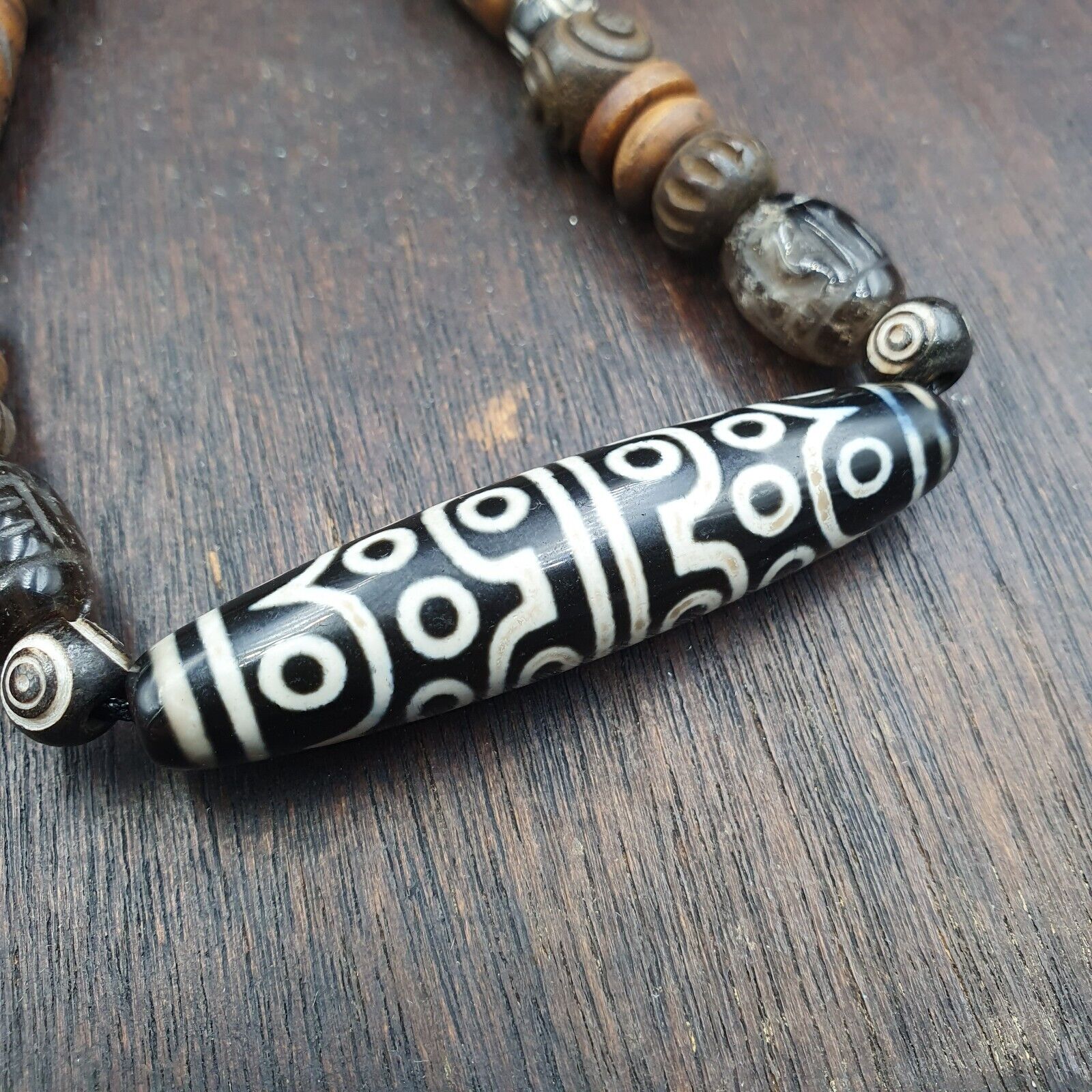 24 eyes Tibetan Himalayan bead old amulet Agate with carving Yak Bone Necklace