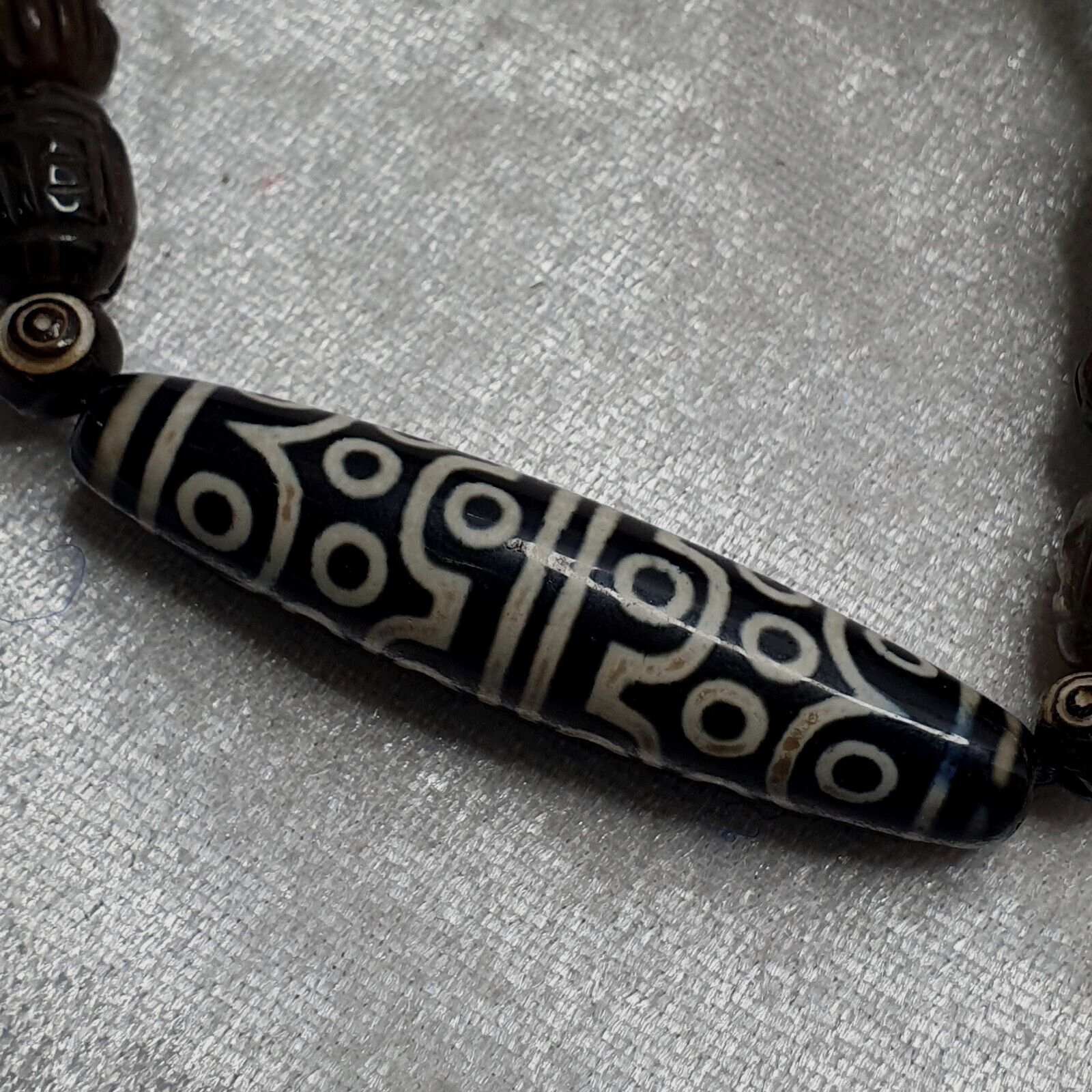 24 eyes Tibetan Himalayan bead old amulet Agate with carving Yak Bone Necklace
