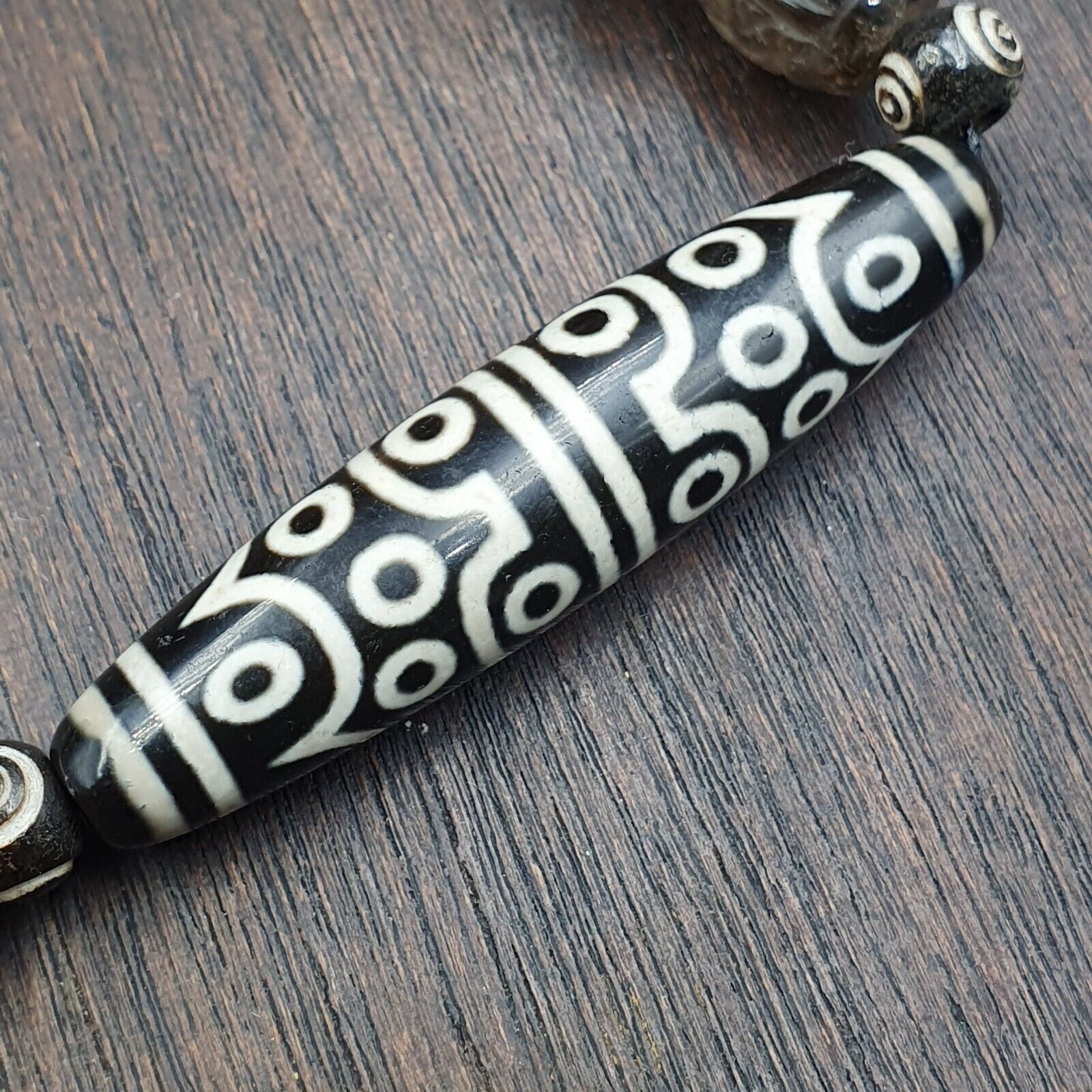 24 eyes Tibetan Himalayan bead old amulet Agate with carving Yak Bone Necklace