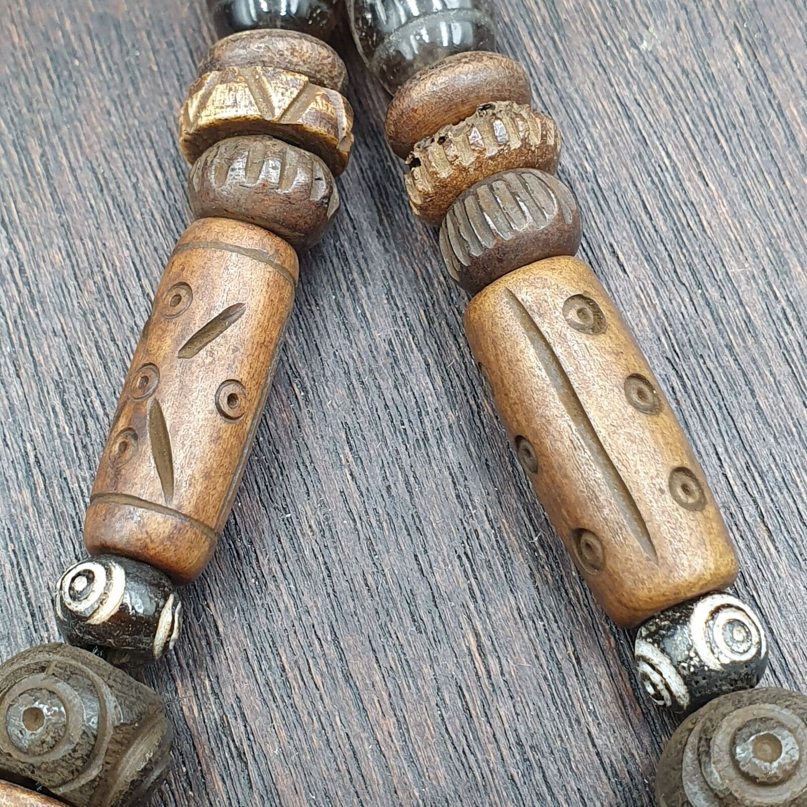 24 eyes Tibetan Himalayan bead old amulet Agate with carving Yak Bone Necklace