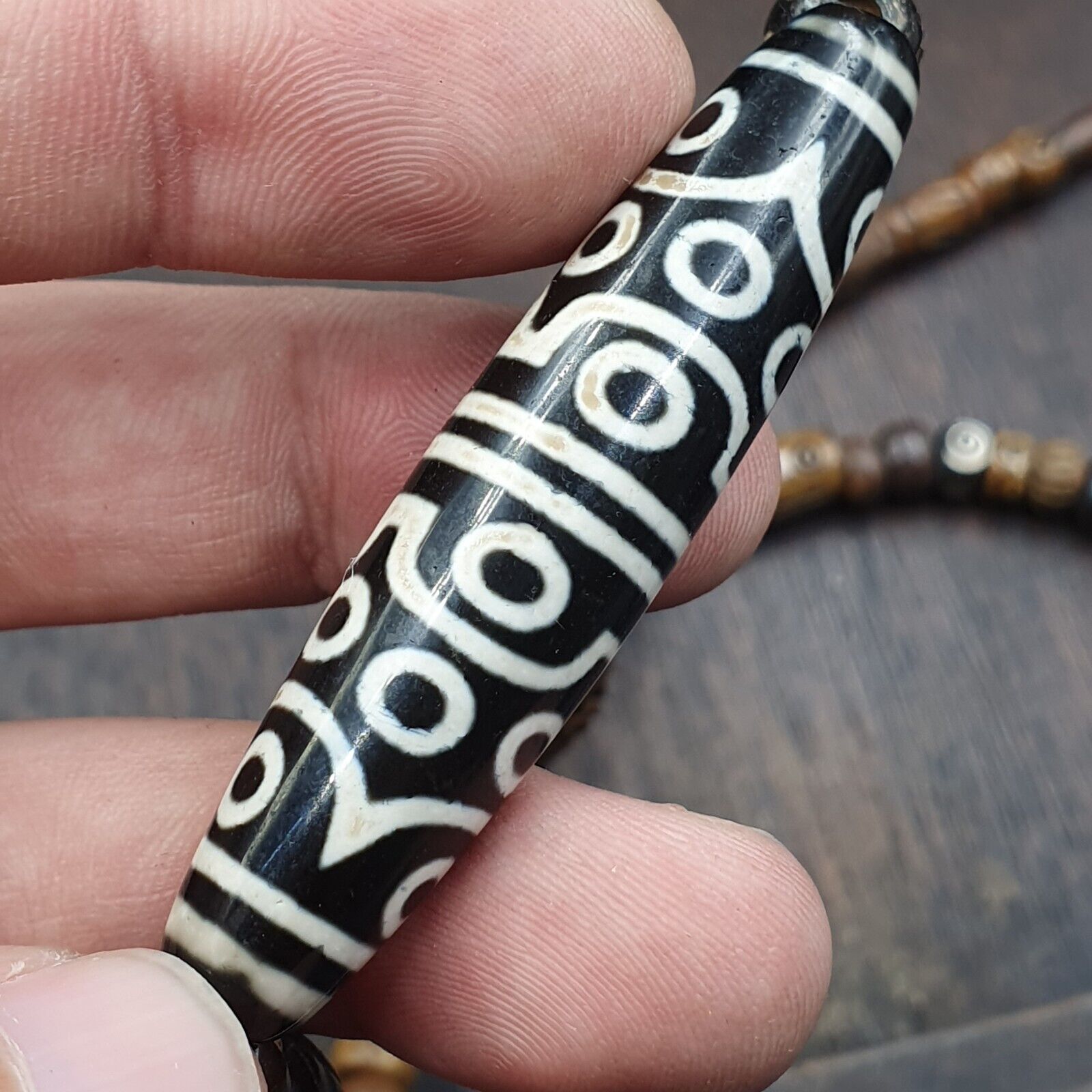 24 eyes Tibetan Himalayan bead old amulet Agate with carving Yak Bone Necklace