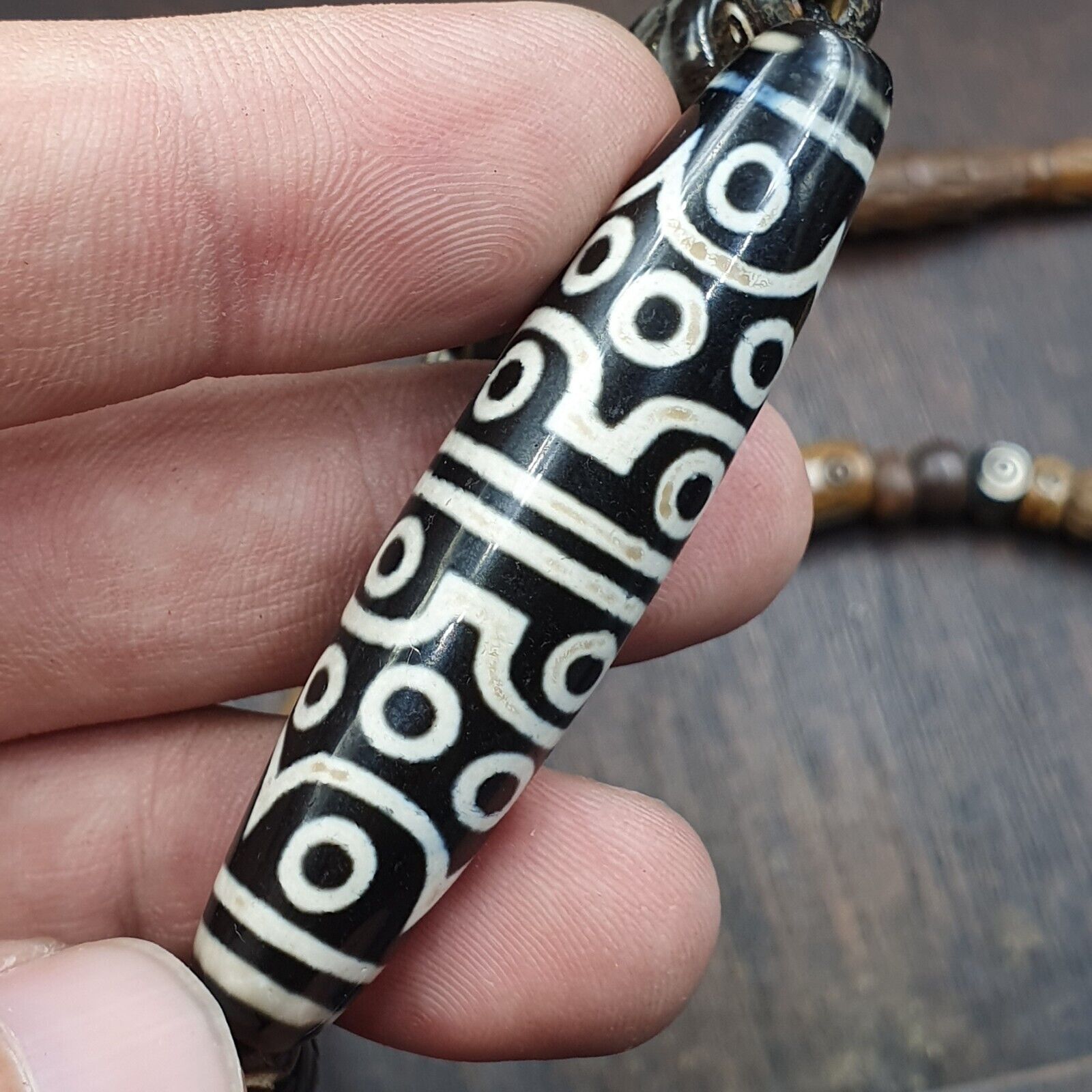 24 eyes Tibetan Himalayan bead old amulet Agate with carving Yak Bone Necklace
