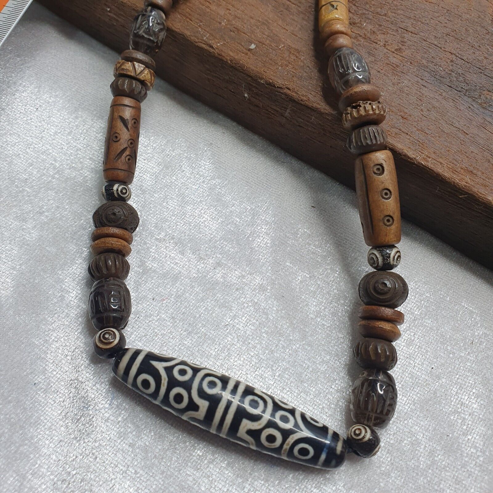 24 eyes Tibetan Himalayan bead old amulet Agate with carving Yak Bone Necklace