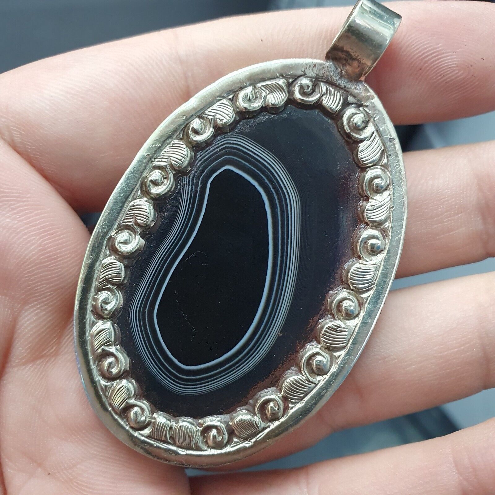 Tibetan Vintage Natural Black and White Agate Pendant