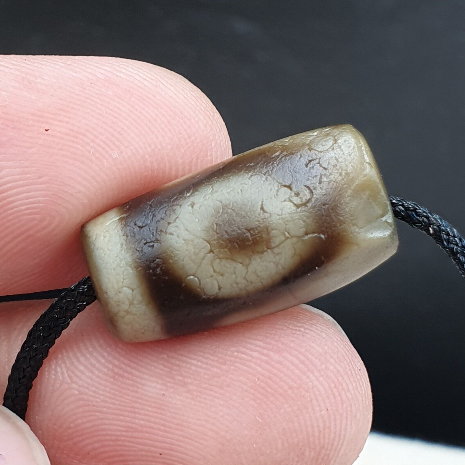 Authentic Ancient Tibetan Sakor Namkor Dzi Etched Agate Bead