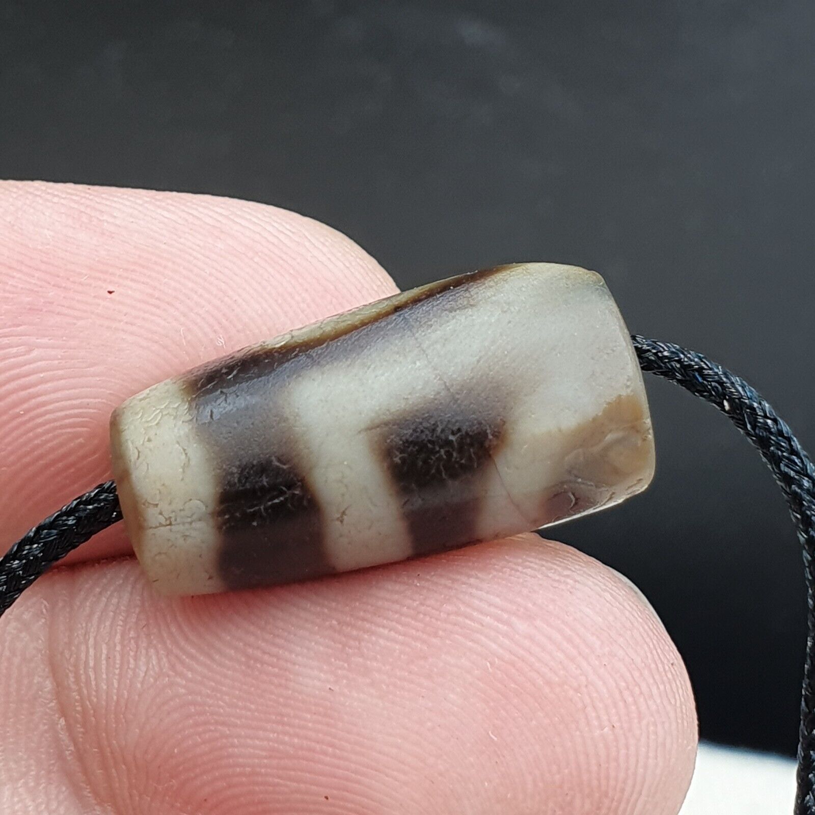 Authentic Ancient Tibetan Sakor Namkor Dzi Etched Agate Bead