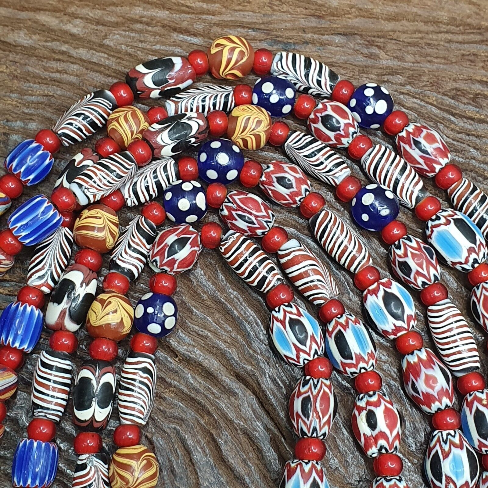 Vintage Venetian Style Chevron Feather Skunk Mix Glass Beads Necklace MX-122