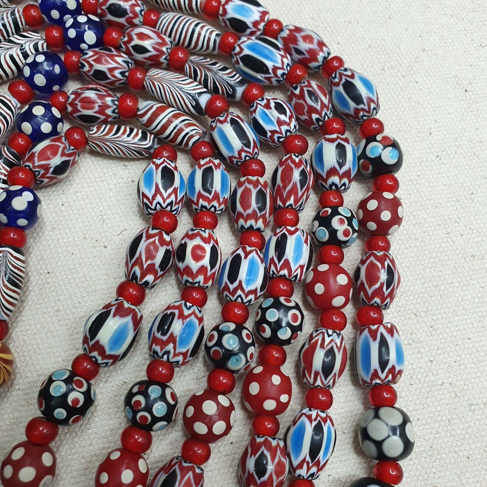 Vintage Venetian Style Chevron Feather Skunk Mix Glass Beads Necklace MX-122