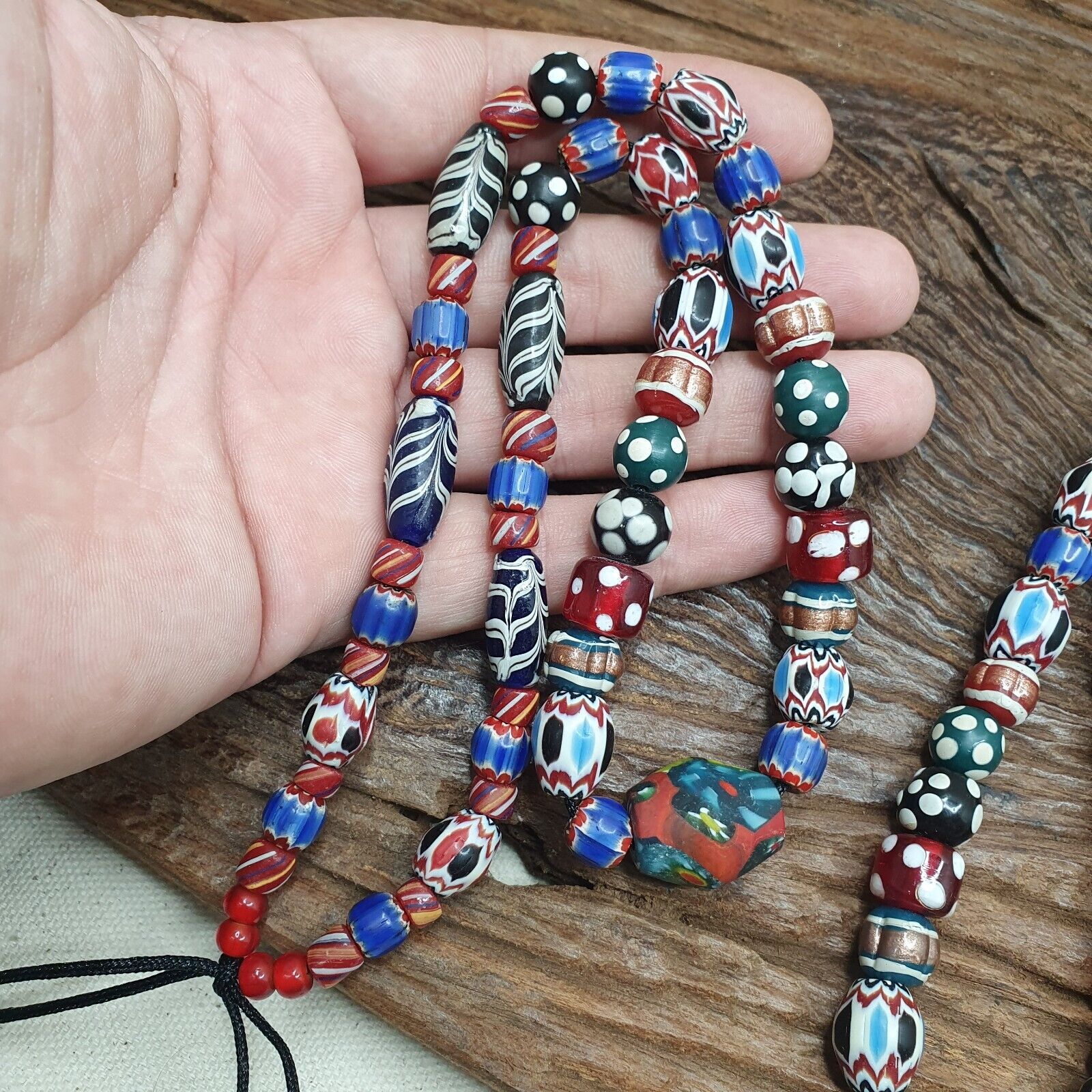 Vintage Venetian Style Chevron Feather Skunk Mix Glass Beads Necklace MX-121