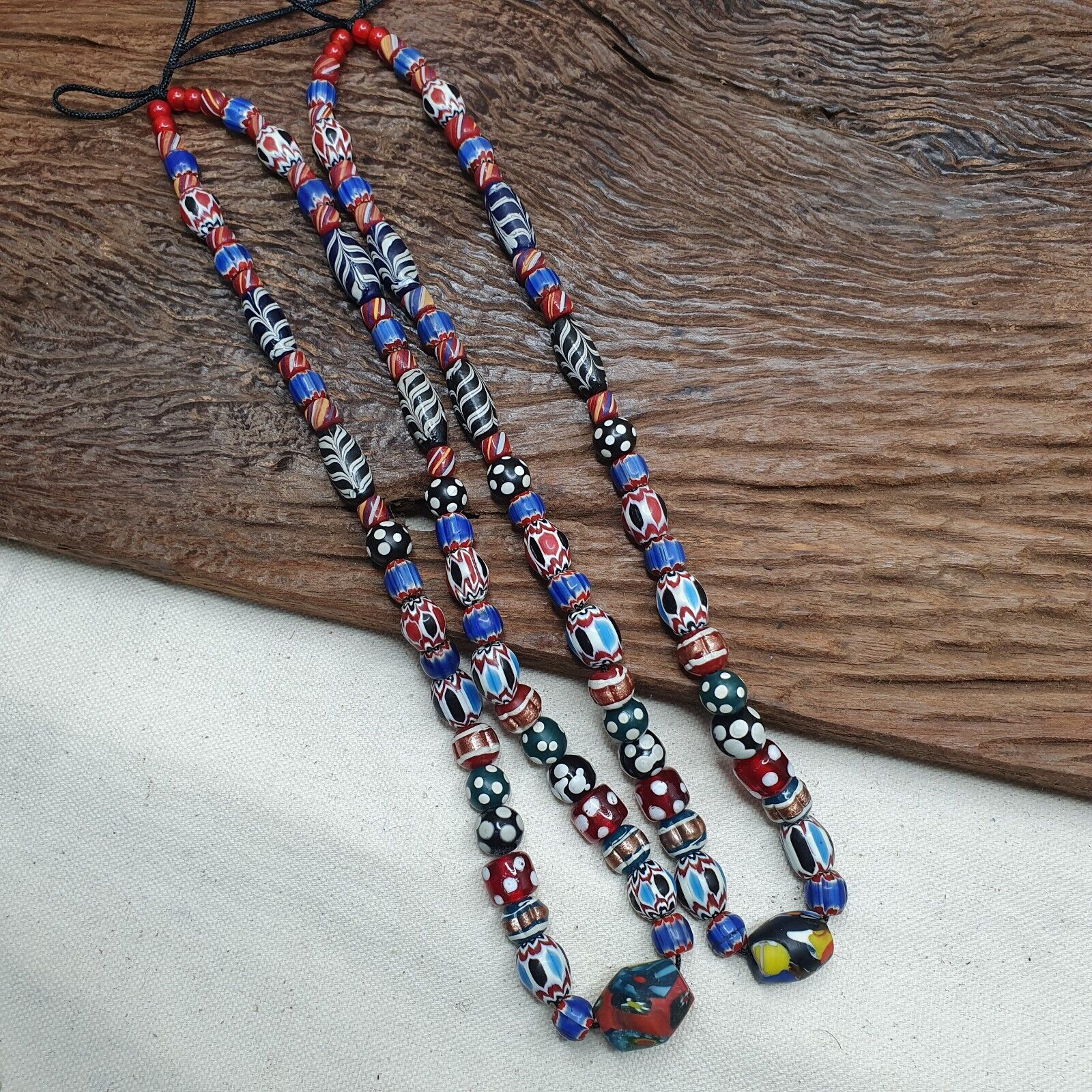 Vintage Venetian Style Chevron Feather Skunk Mix Glass Beads Necklace MX-121