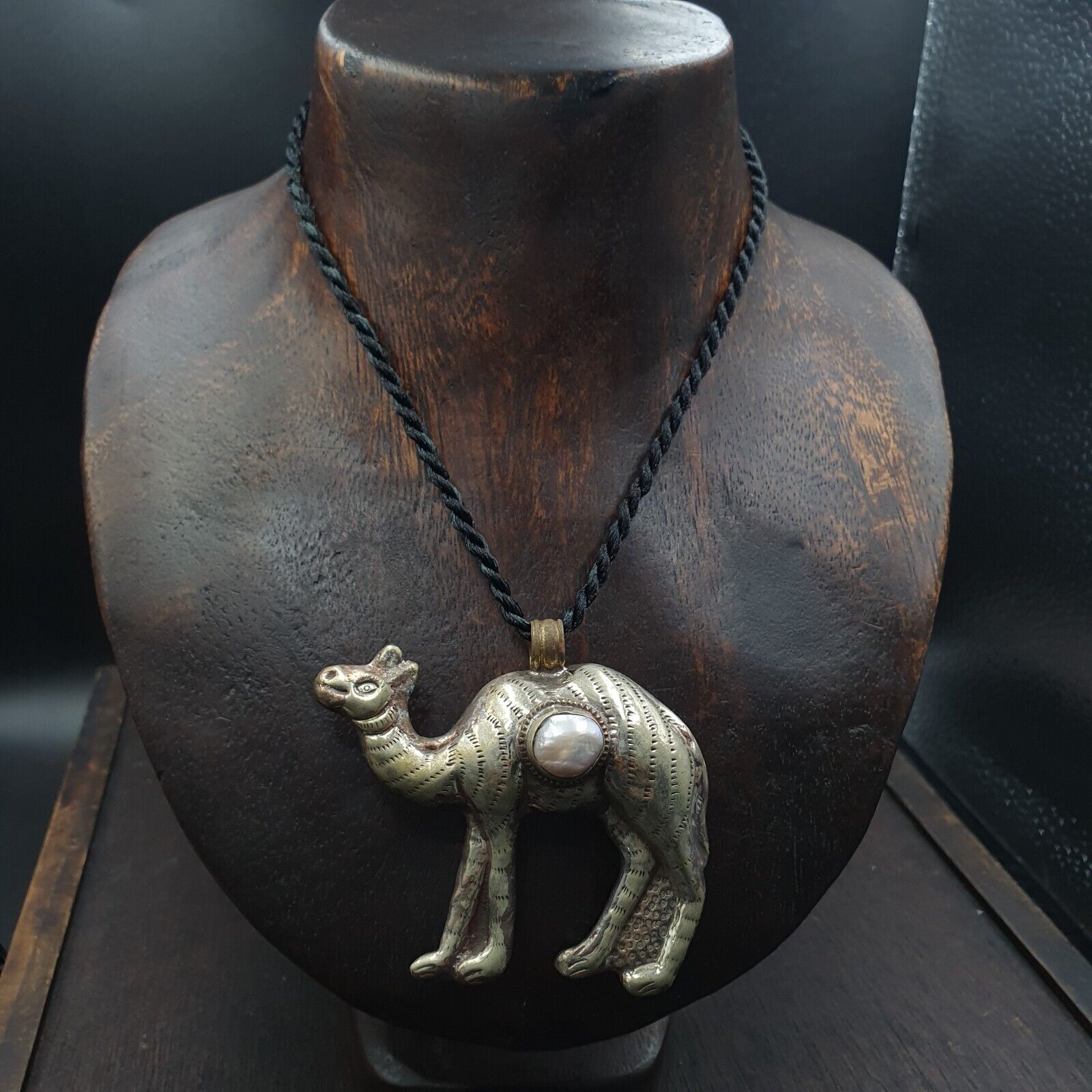 Wonderful Pearl on Mysterious Animal Figurine pendent Tibetan Pendant necklace