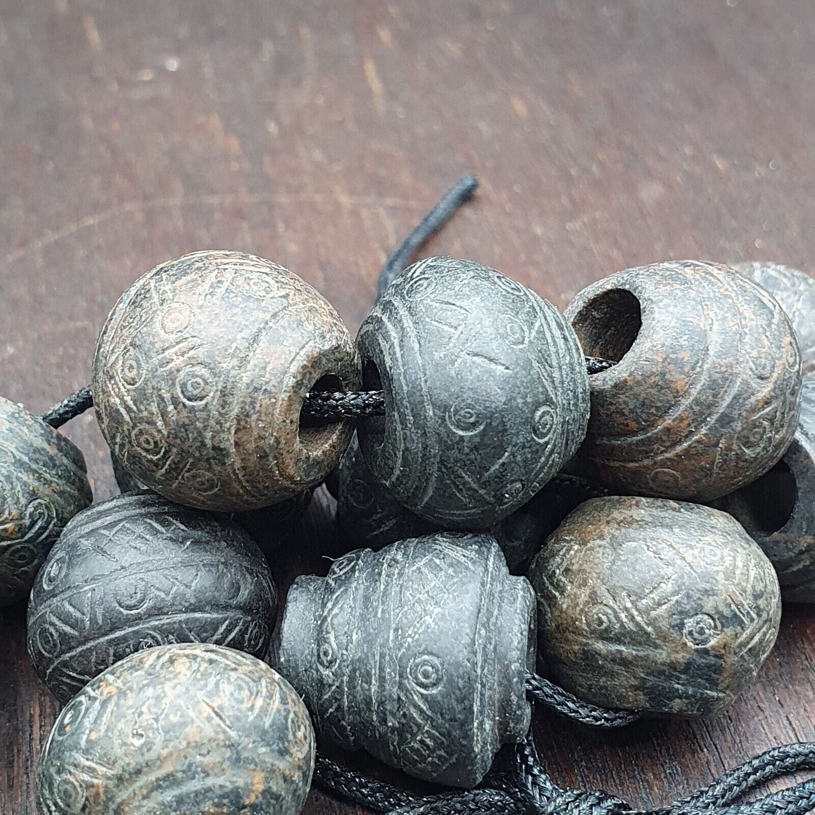 Lot 20 Antique Carving Decorated Stone Beads Lot From Swat Valley 18-15mm