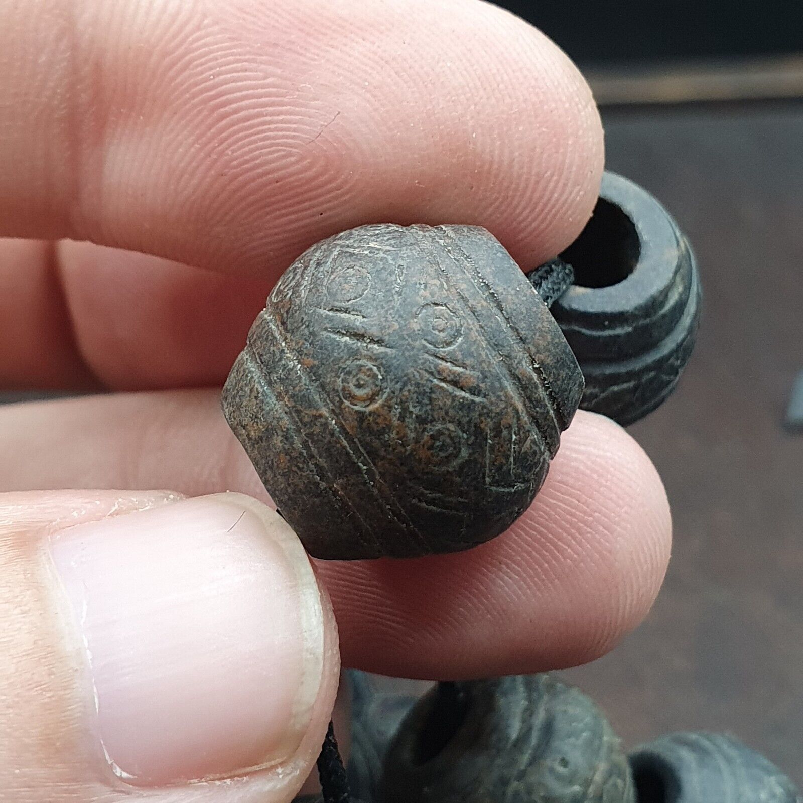 Lot 20 Antique Carving Decorated Stone Beads Lot From Swat Valley 18-15mm