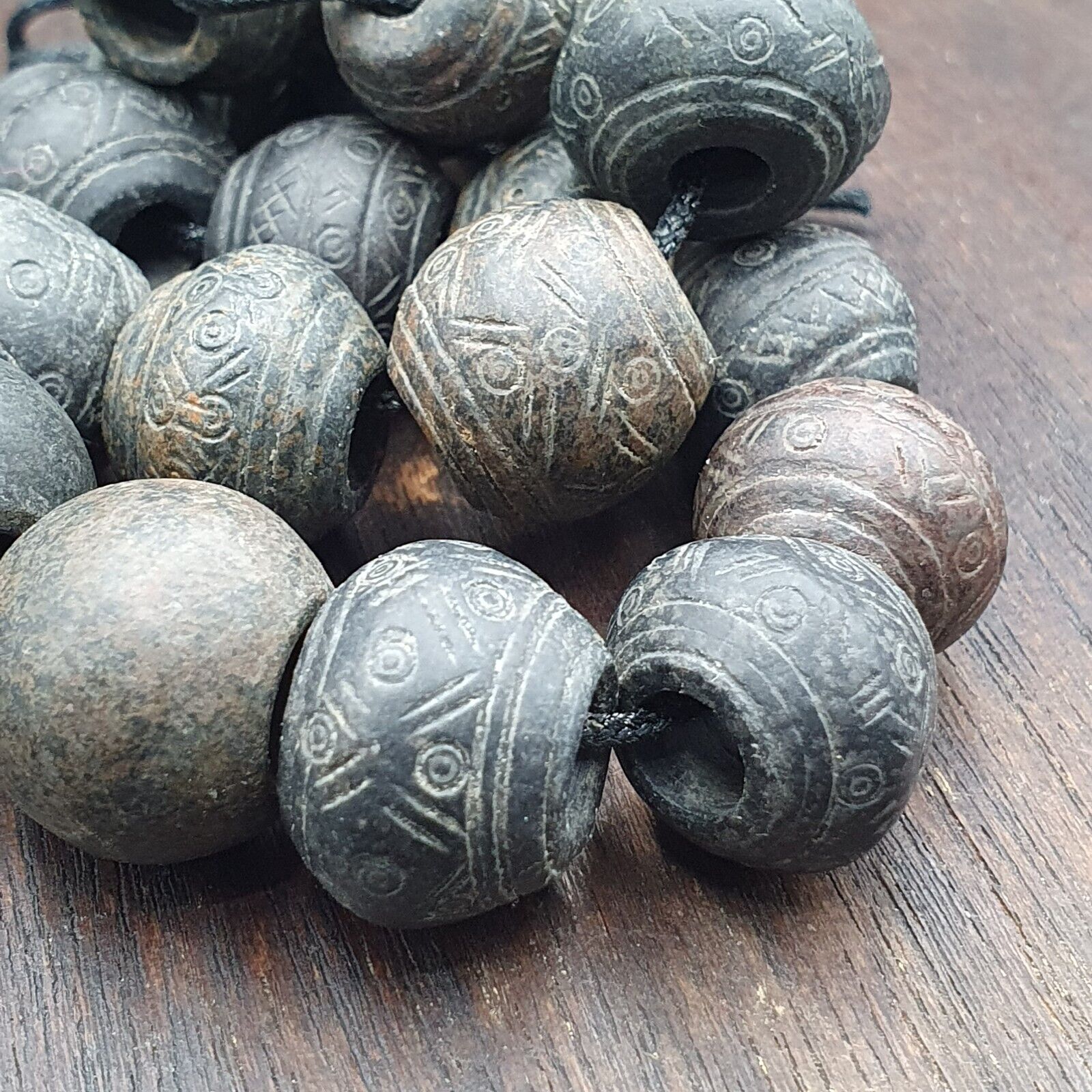 Lot 20 Antique Carving Decorated Stone Beads Lot From Swat Valley 18-15mm