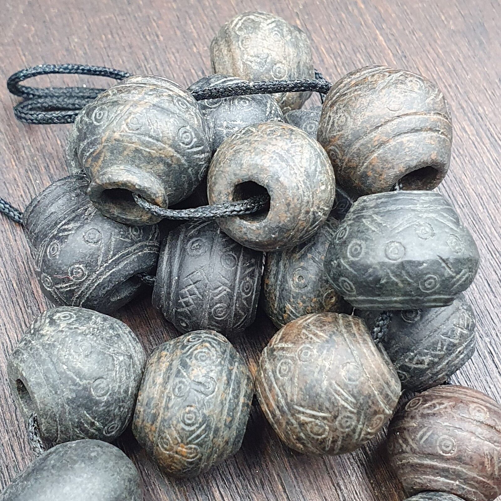 Lot 20 Antique Carving Decorated Stone Beads Lot From Swat Valley 18-15mm