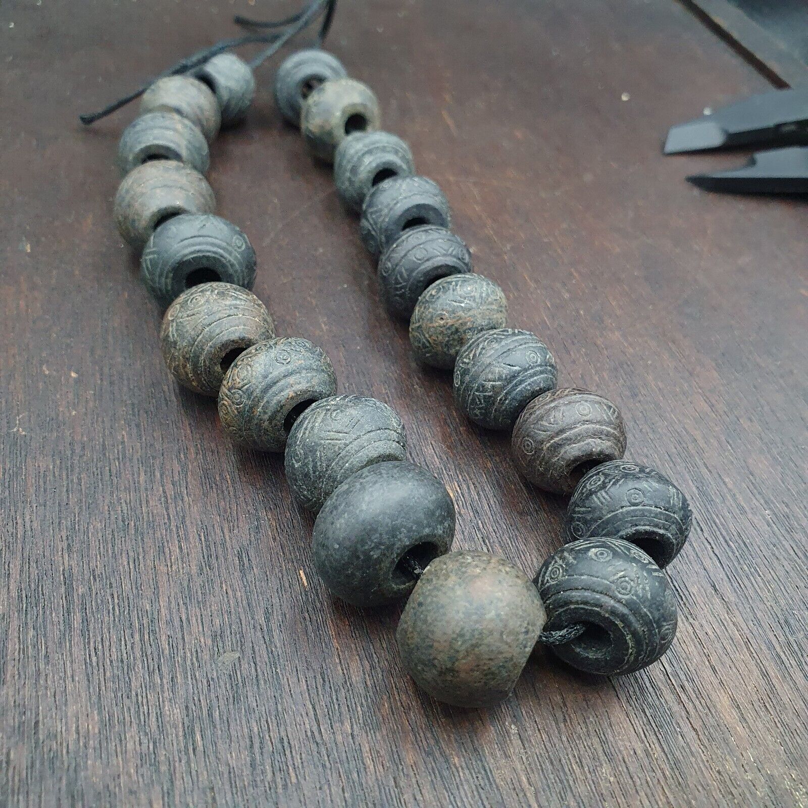 Lot 20 Antique Carving Decorated Stone Beads Lot From Swat Valley 18-15mm