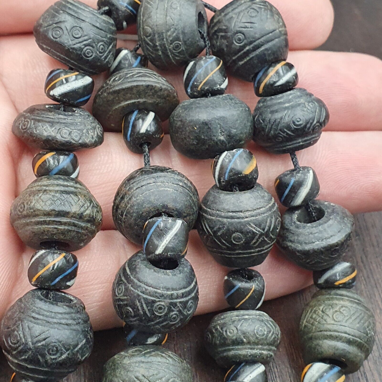 Lot 20 Antique Carving Decorated Stone Beads Strand From Swat Valley 14-16mm