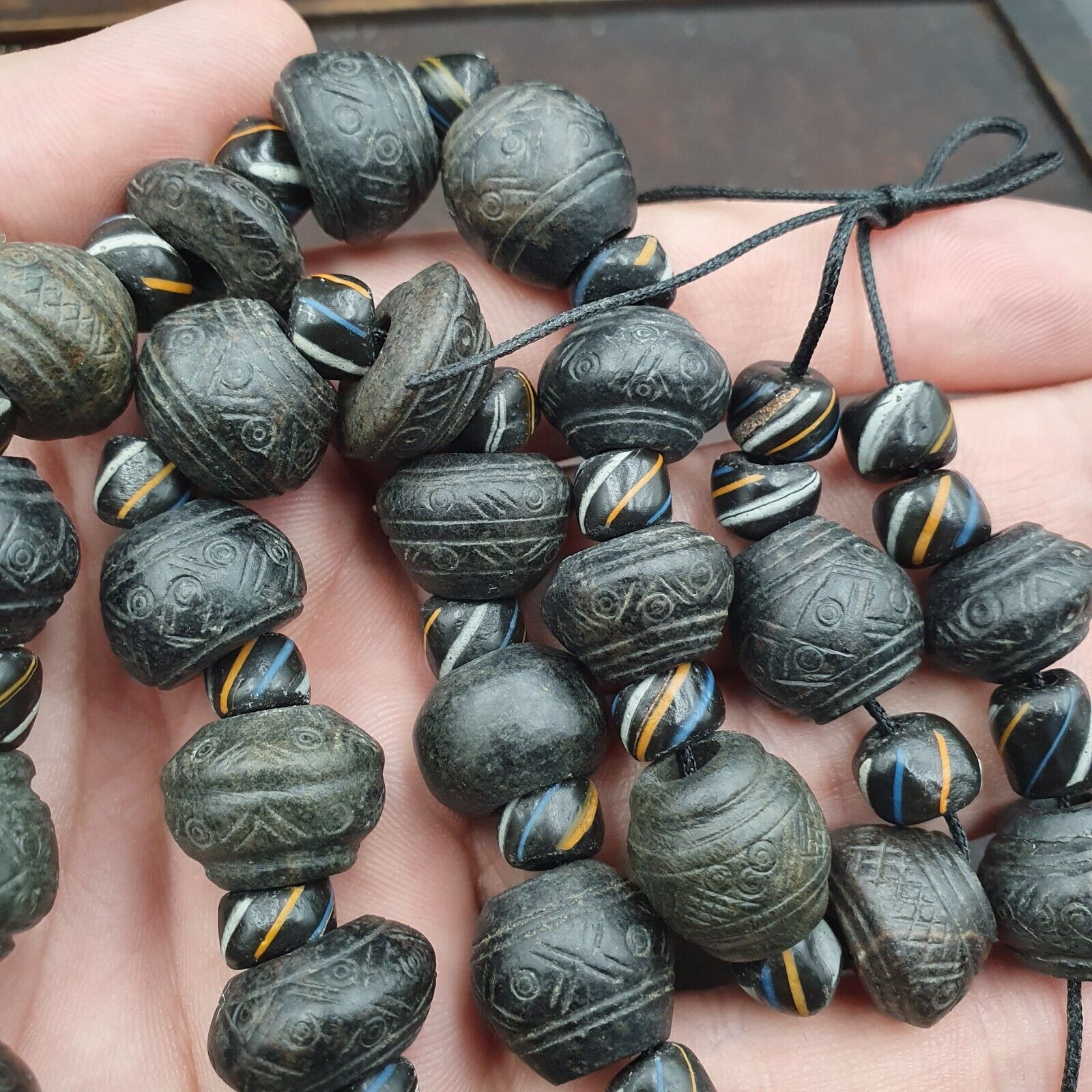 Lot 20 Antique Carving Decorated Stone Beads Strand From Swat Valley 14-16mm