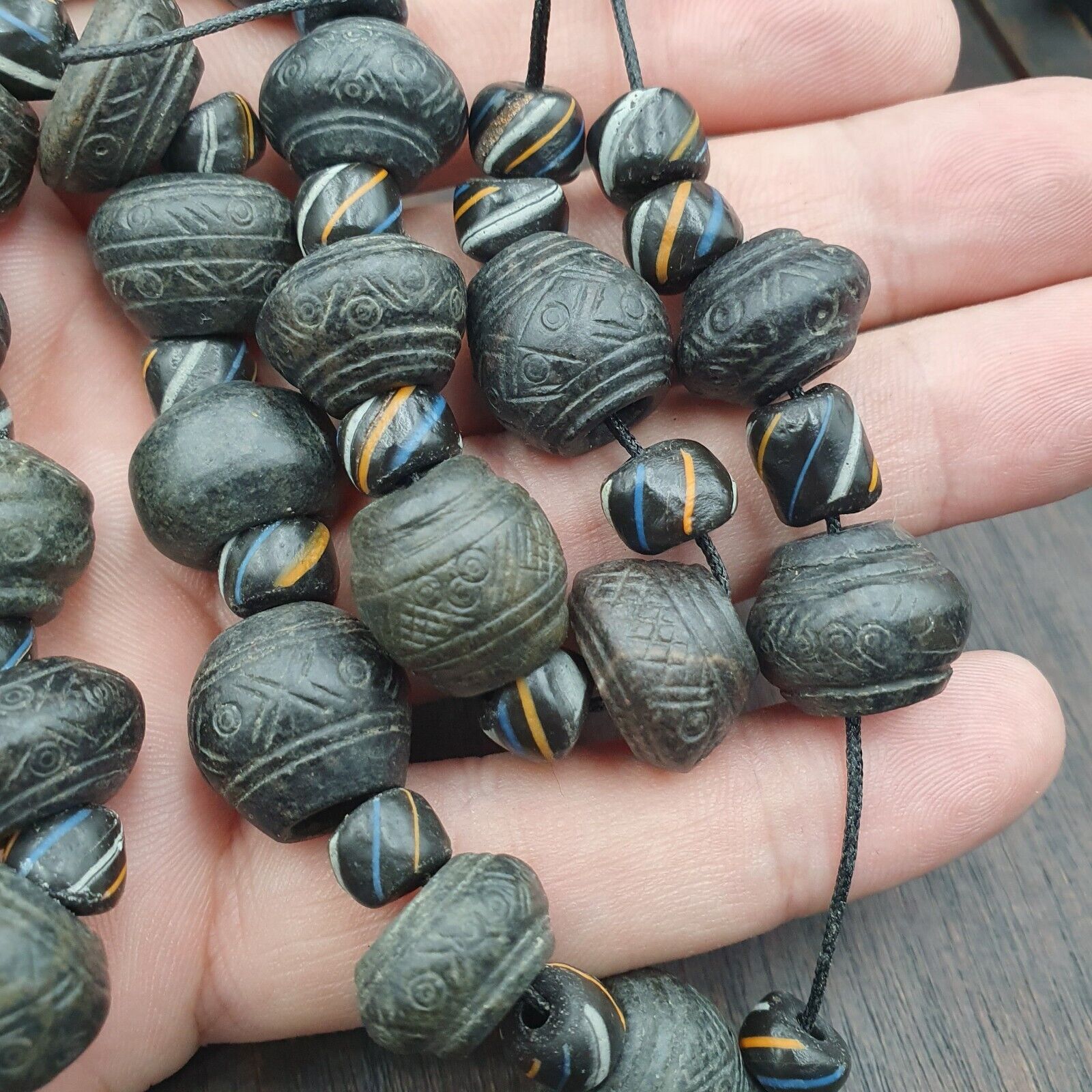 Lot 20 Antique Carving Decorated Stone Beads Strand From Swat Valley 14-16mm