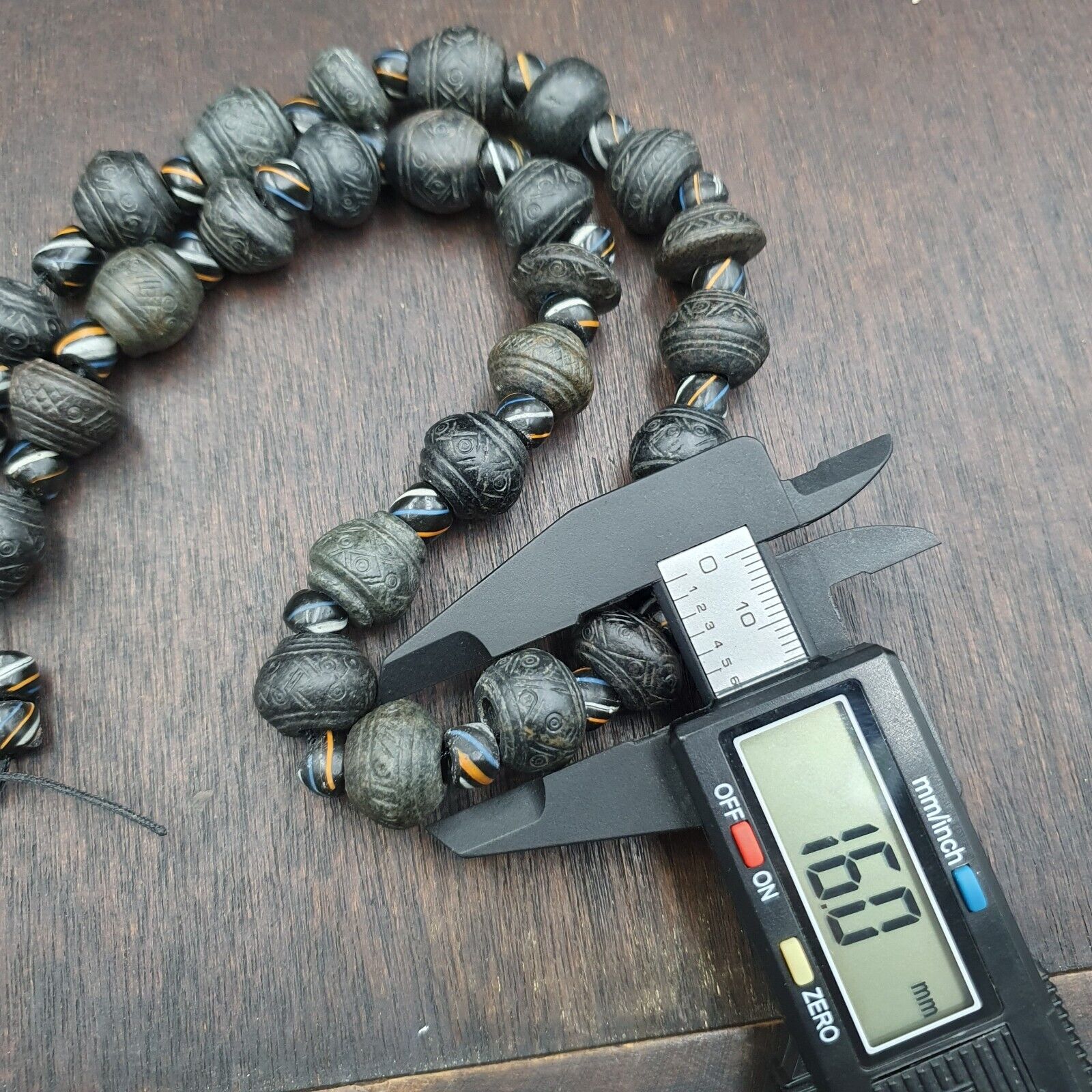 Lot 20 Antique Carving Decorated Stone Beads Strand From Swat Valley 14-16mm