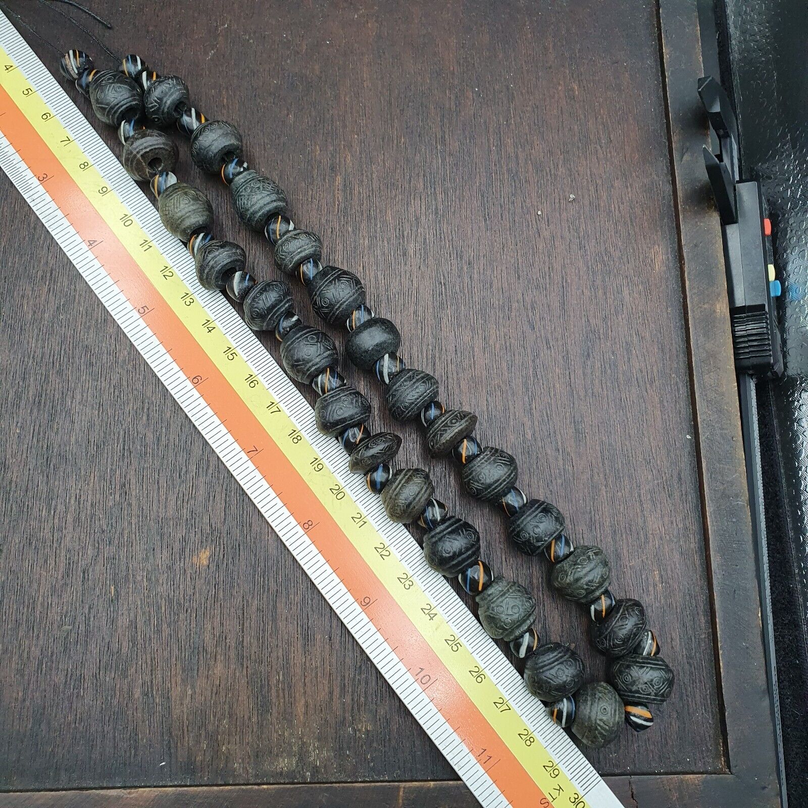 Lot 20 Antique Carving Decorated Stone Beads Strand From Swat Valley 14-16mm