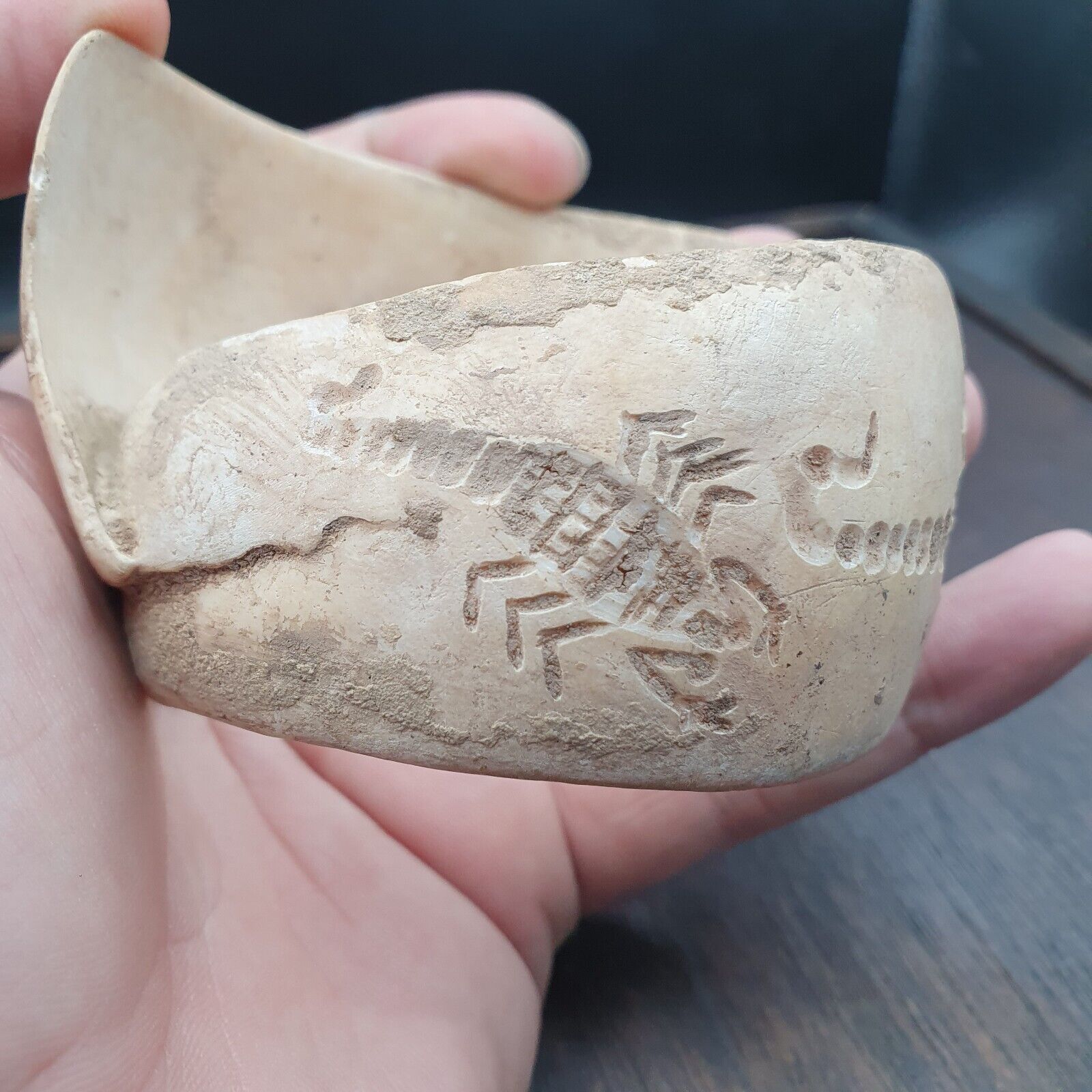 NAGA CONCH SHELL BRACELET, Engraved Scorpion Animals Figurine Arm Band