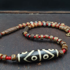 Rare 8 eyes Himalayan Tibetan Agate Dzi Bead Amulet & whiteheart Beads