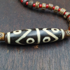 Rare 8 eyes Himalayan Tibetan Agate Dzi Bead Amulet & whiteheart Beads