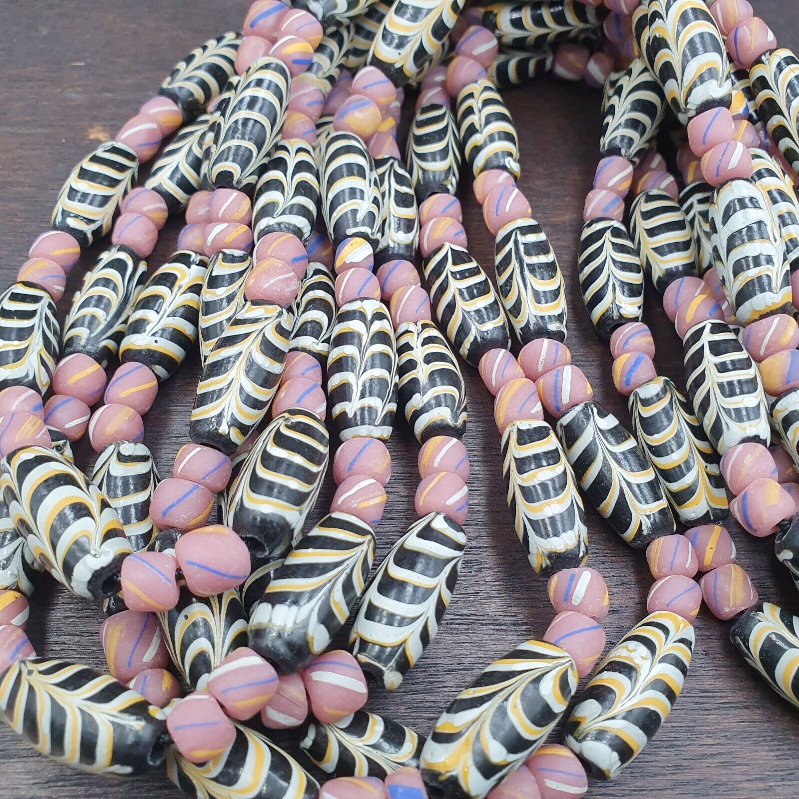 Vintage Feather Style Pattern African Stripes Beads Necklace