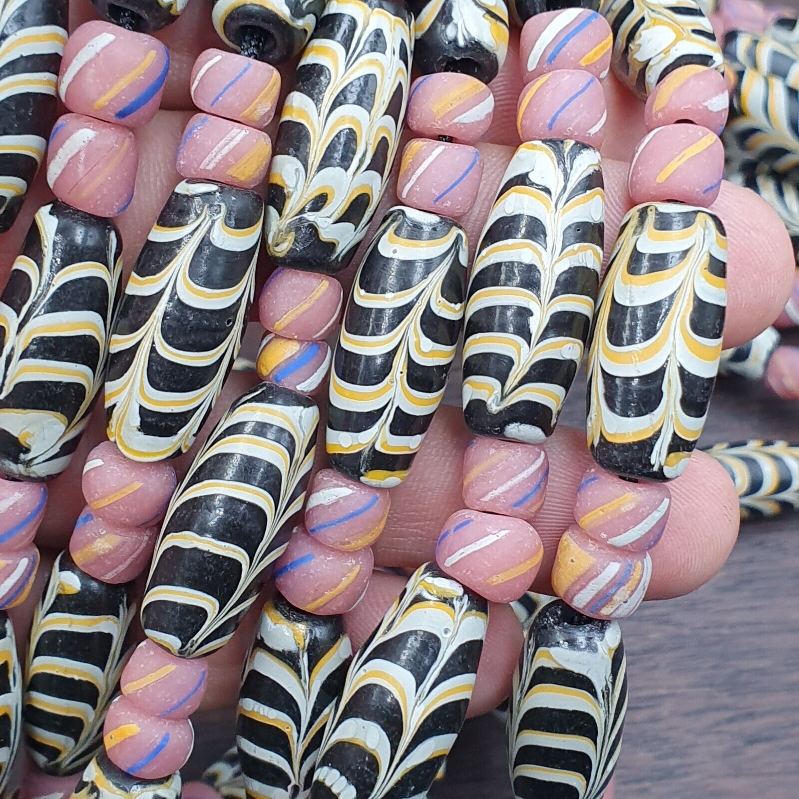 Vintage Feather Style Pattern African Stripes Beads Necklace