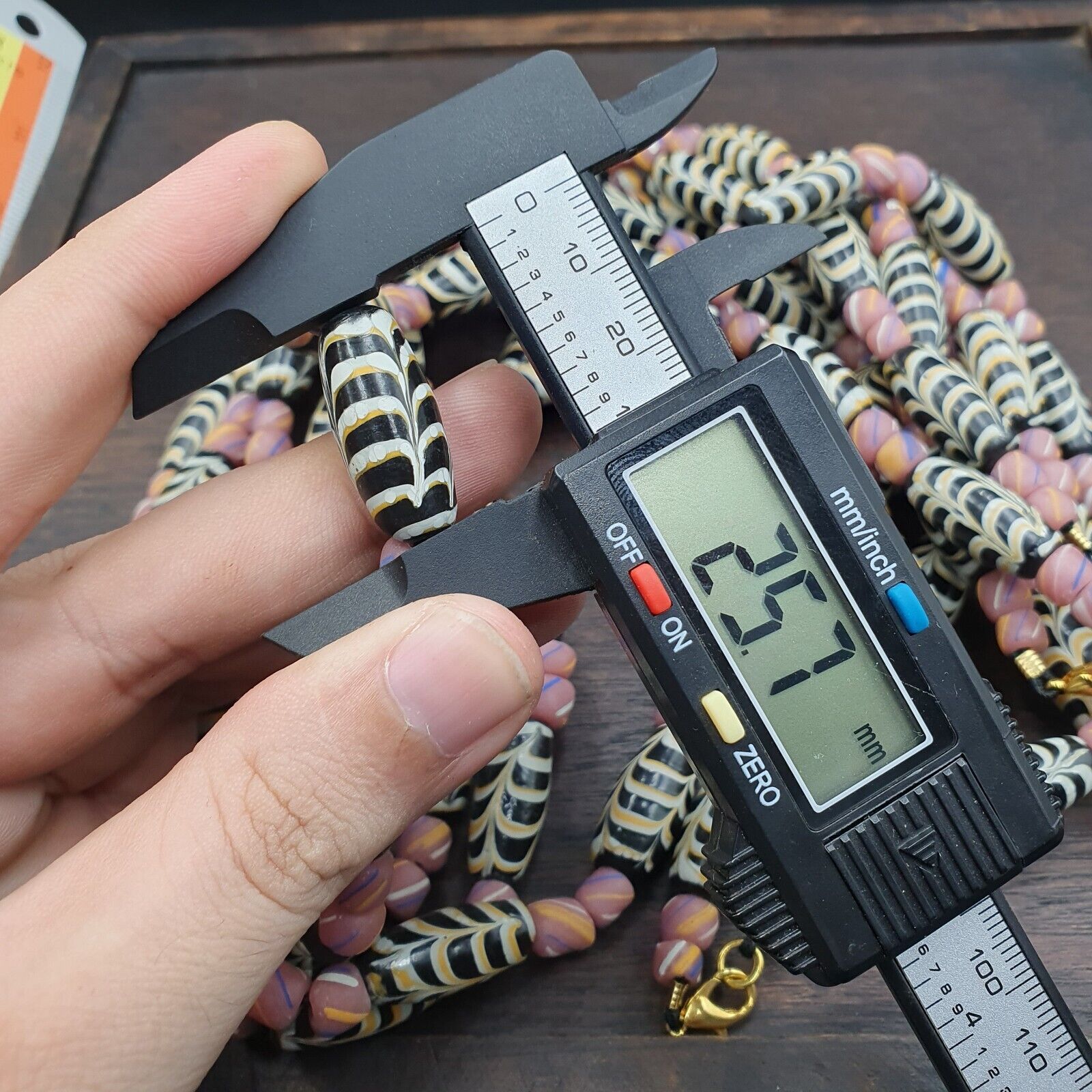 Vintage Feather Style Pattern African Stripes Beads Necklace