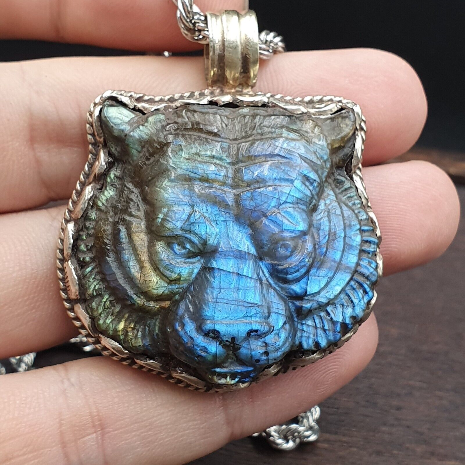 BIG MEN'S VINTAGE Natural Blue Fire Carving Labradorite Lion Face Necklace 2